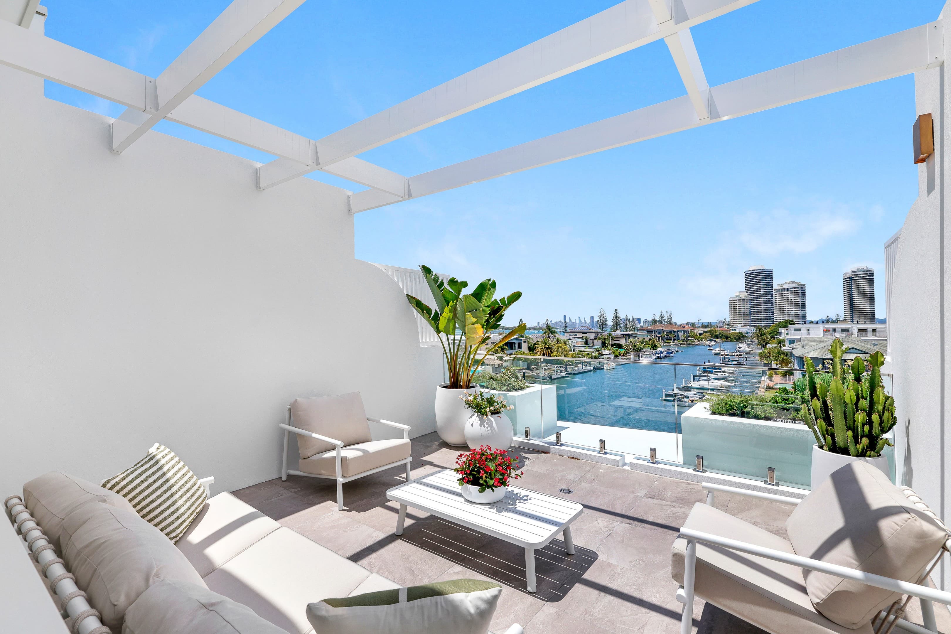 2/10-12 Jennifer Avenue, Runaway Bay — photo 1 of 5