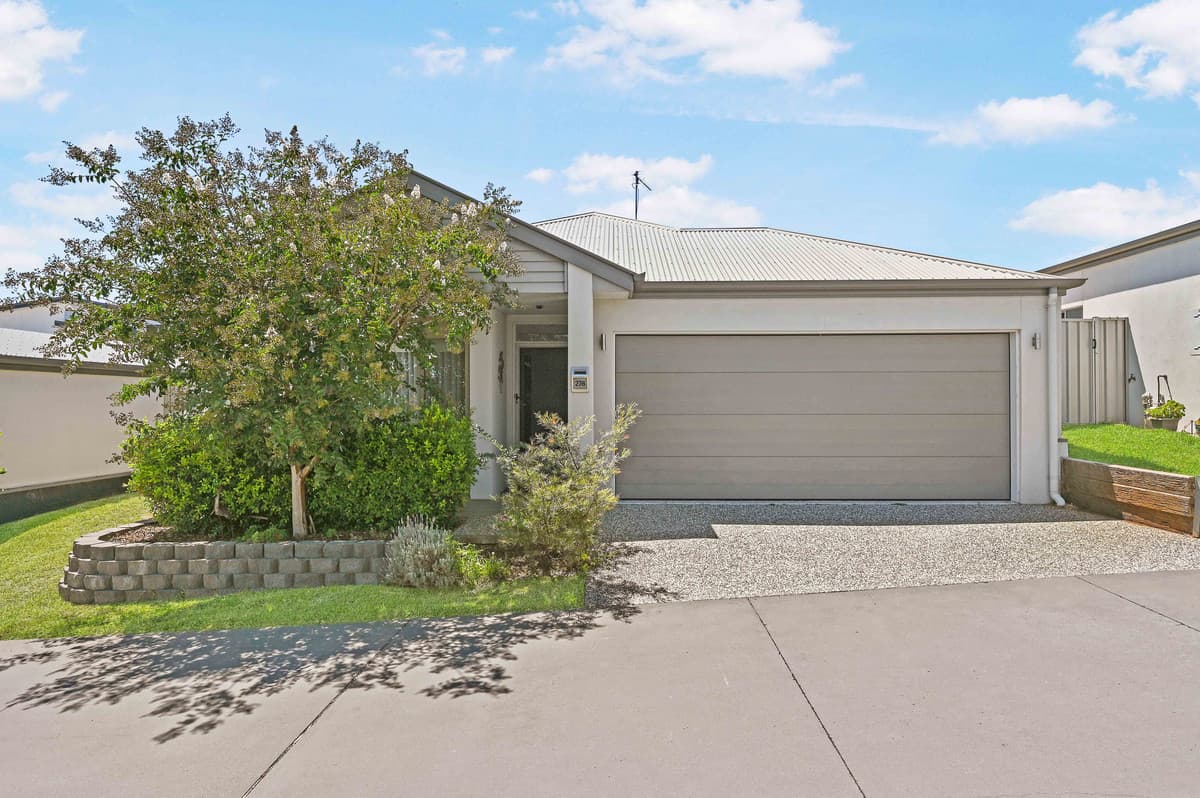Villa 276/97-161 Hogg Street, Cranley — photo 1 of 5