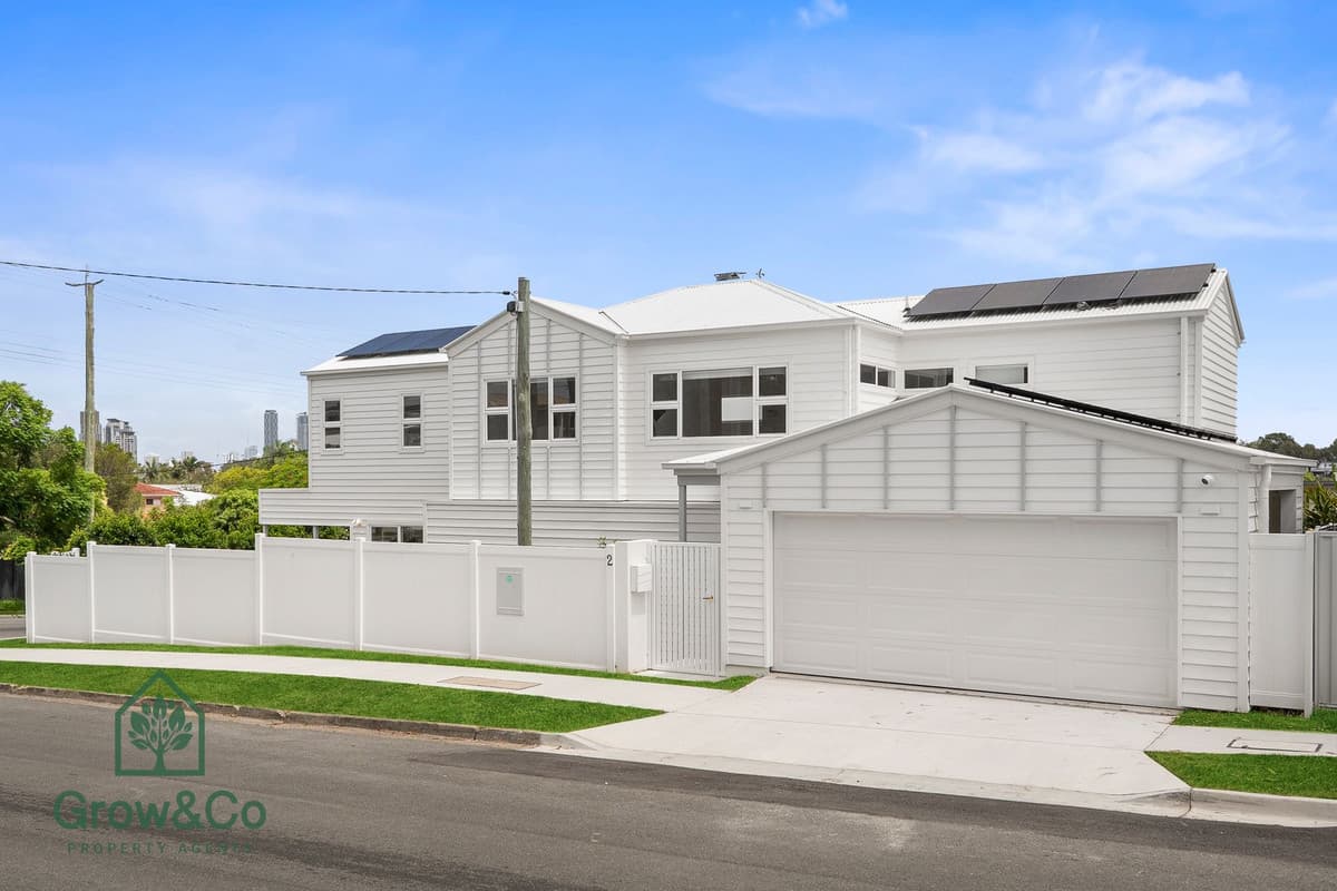 2 Fourth Avenue, Labrador, Labrador — photo 1 of 5