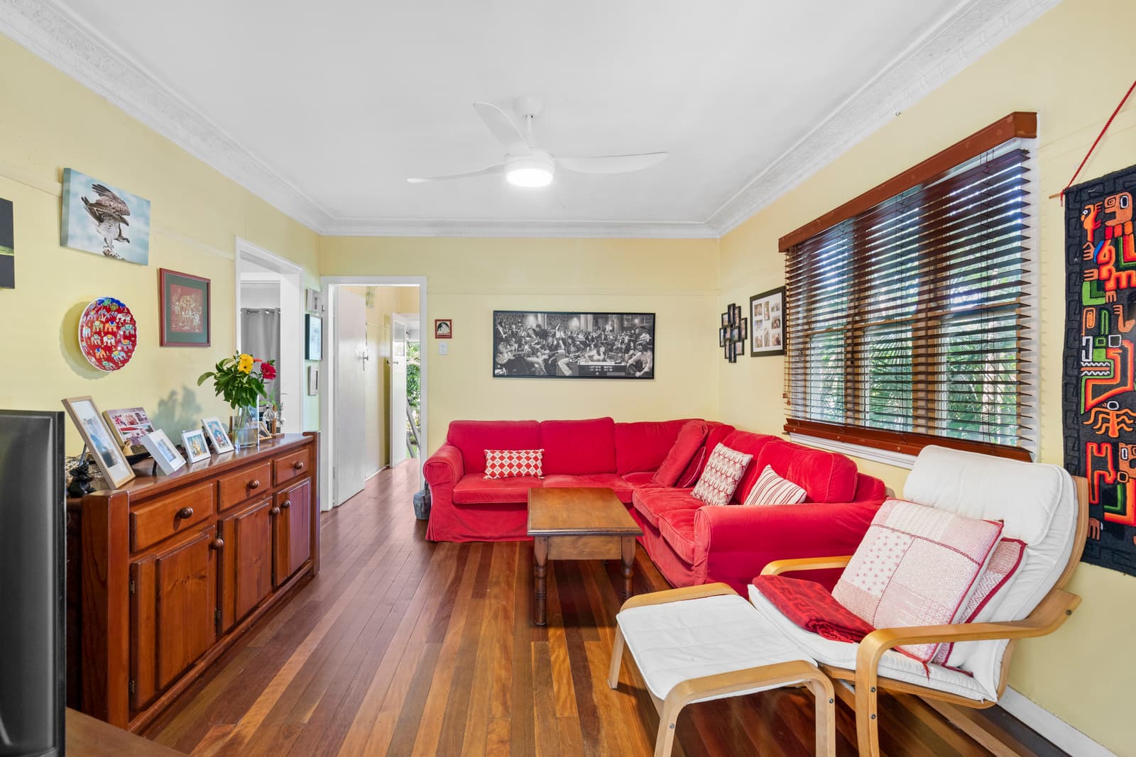 305 Preston Road, Wynnum West, Wynnum West — photo 1 of 5