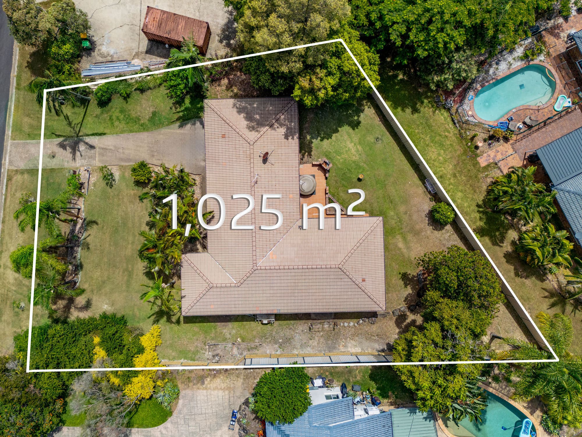 4 Grimsdyke Court, Molendinar — photo 1 of 5