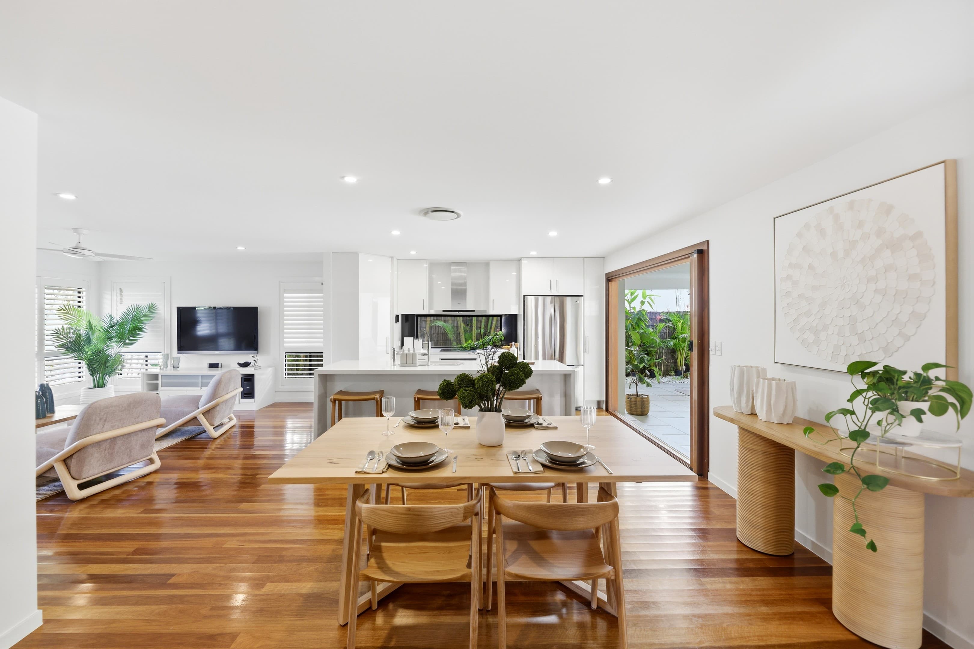 8 Dabchick Drive, Burleigh Waters, Burleigh Waters — photo 1 of 5
