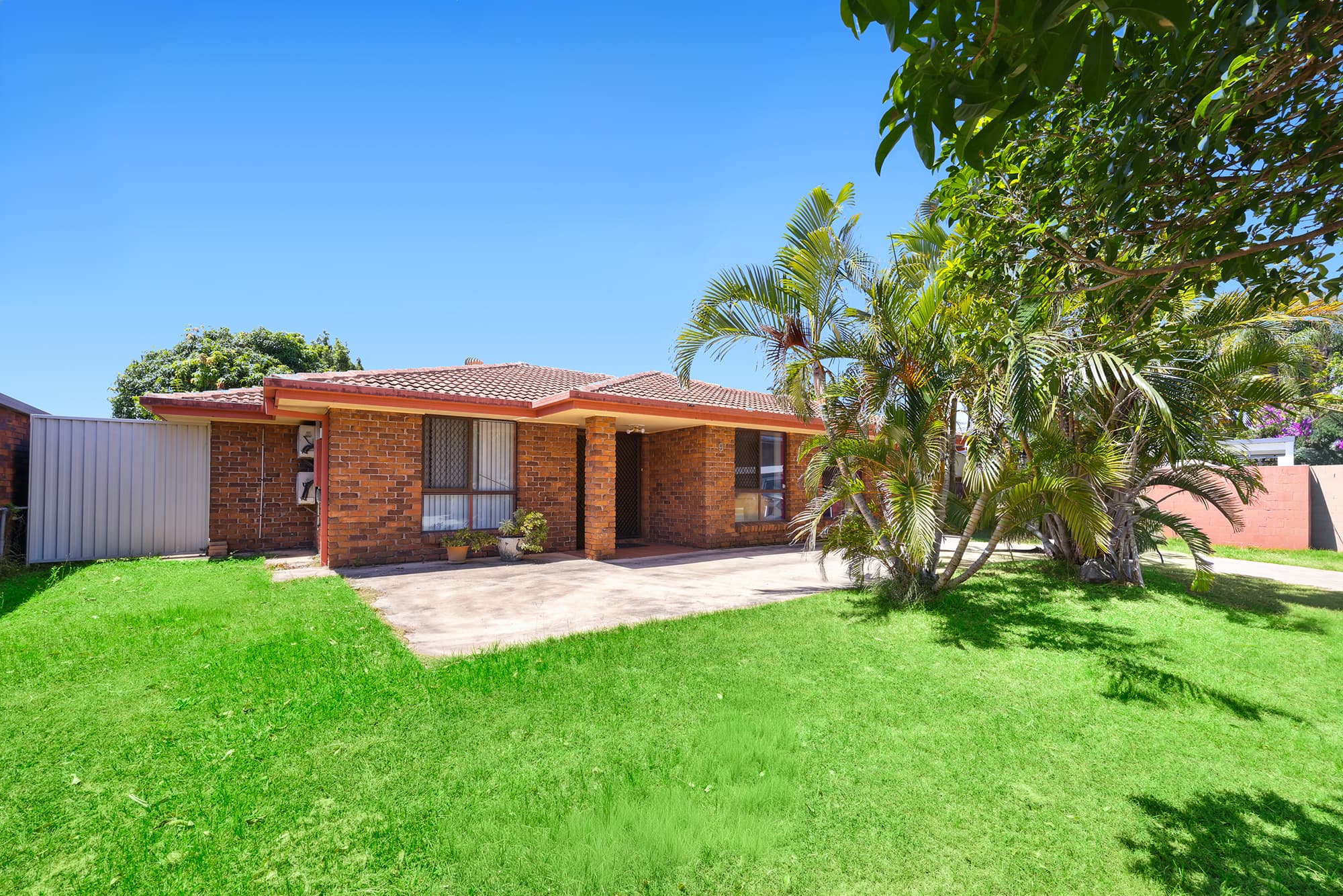 9 Darnay Road, Broadbeach Waters, Broadbeach Waters — photo 1 of 5