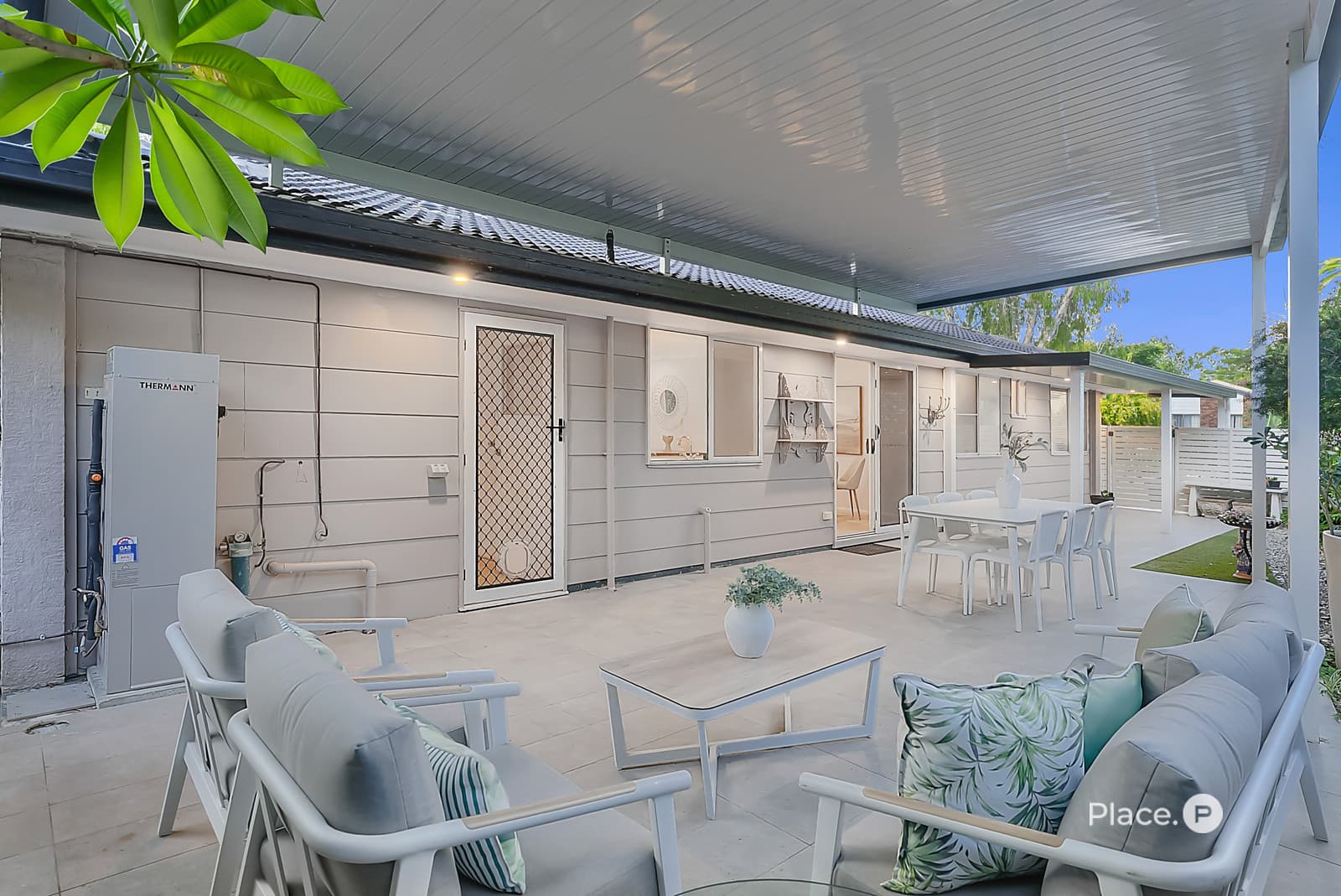 10 Jason Terrace, Eatons Hill, Eatons Hill — photo 1 of 5