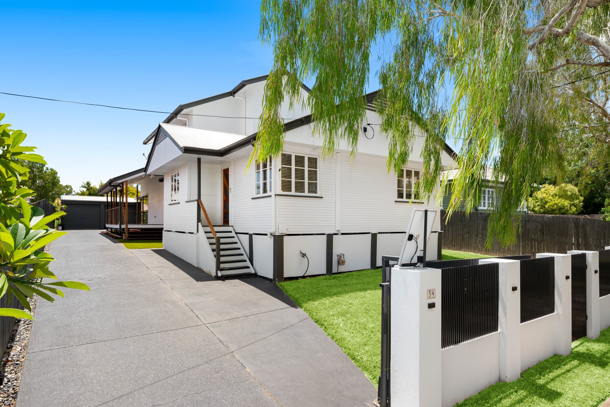 54 Roscoe Street, Holland Park - Image 1