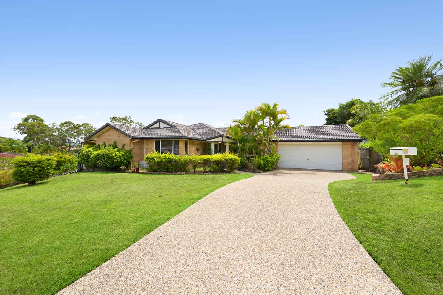 2 Tewantin Close, Parkwood, Parkwood — photo 1 of 5