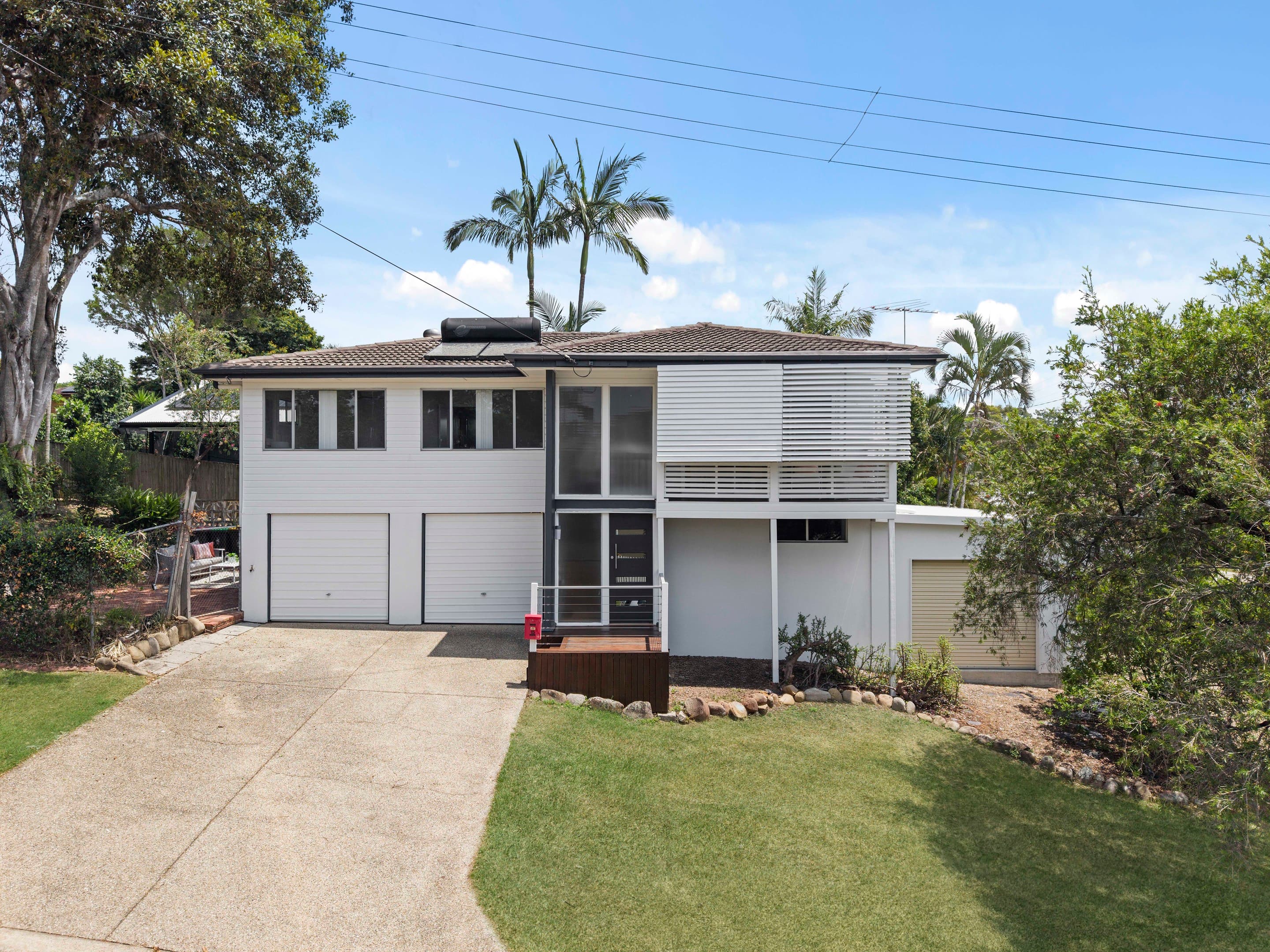 15 Bonneville Street, Holland Park West, Holland Park West — photo 1 of 5
