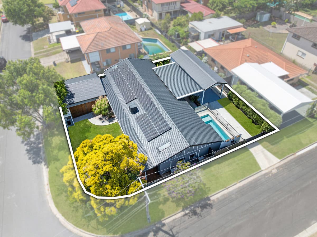 32 Cavanaugh Street, Wynnum West, Wynnum West — photo 1 of 5