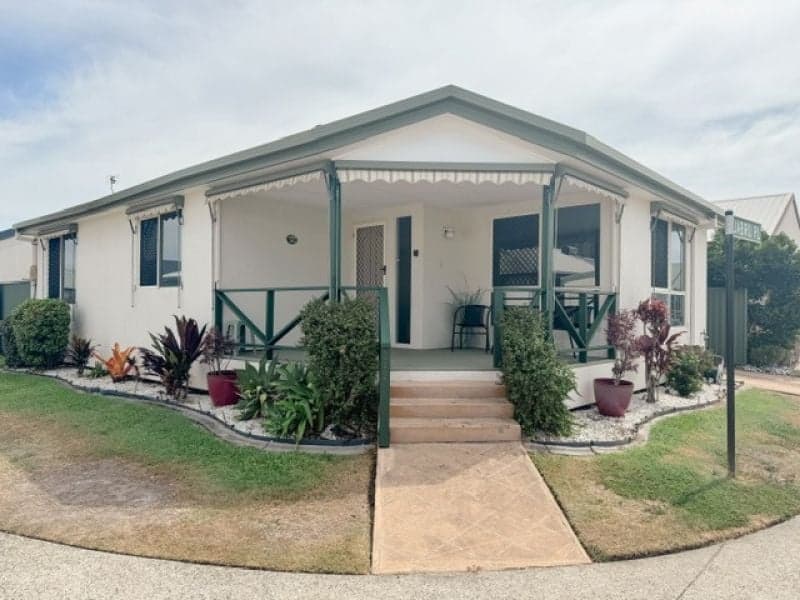 142/70 Hansford Road, Coombabah - Image 1