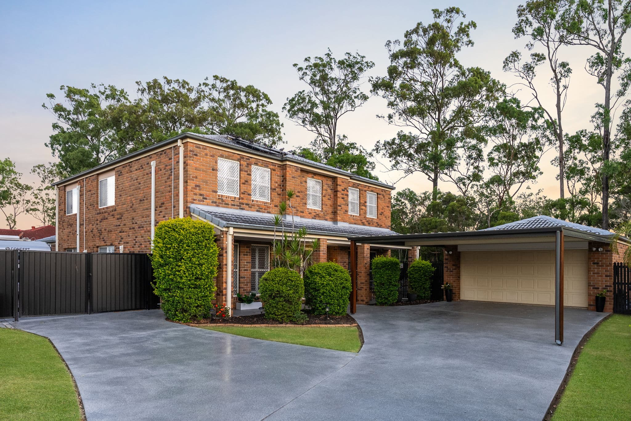 19 Seeana Court, Heritage Park — photo 1 of 5