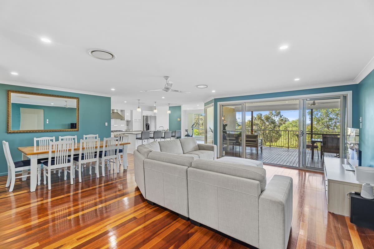 37 Tara Vista Boulevard, Highland Park, Highland Park — photo 1 of 5