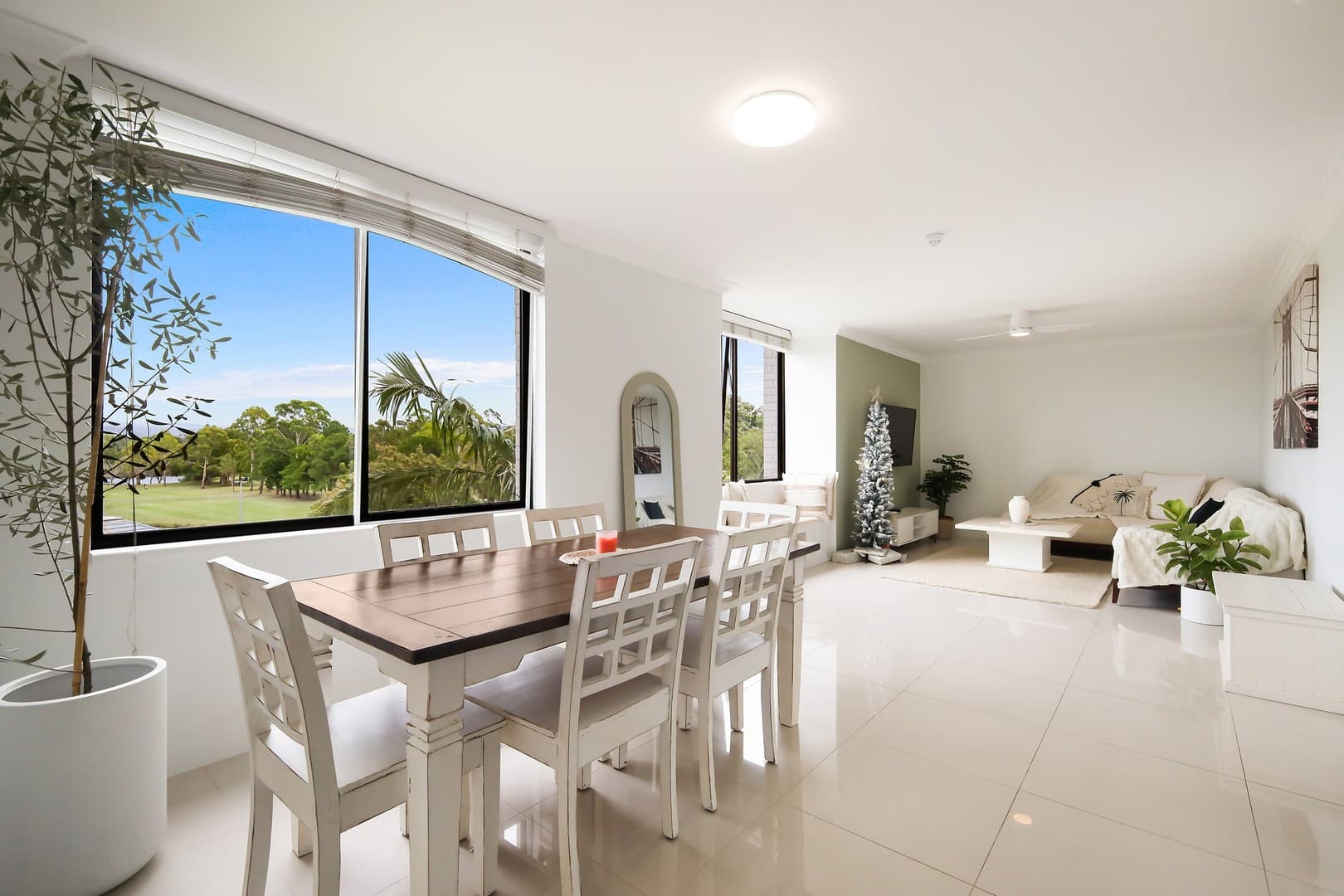 31/11 Fairway Drive, Clear Island Waters, Clear Island Waters — photo 1 of 5