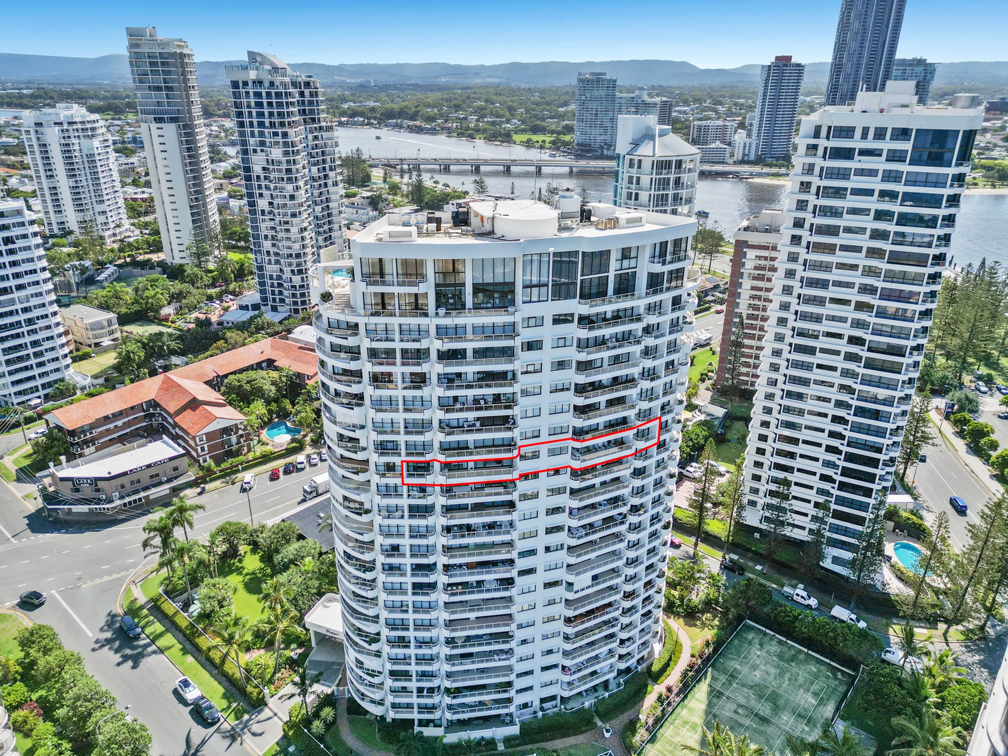 54/3 Cunningham Avenue, Main Beach — photo 1 of 5
