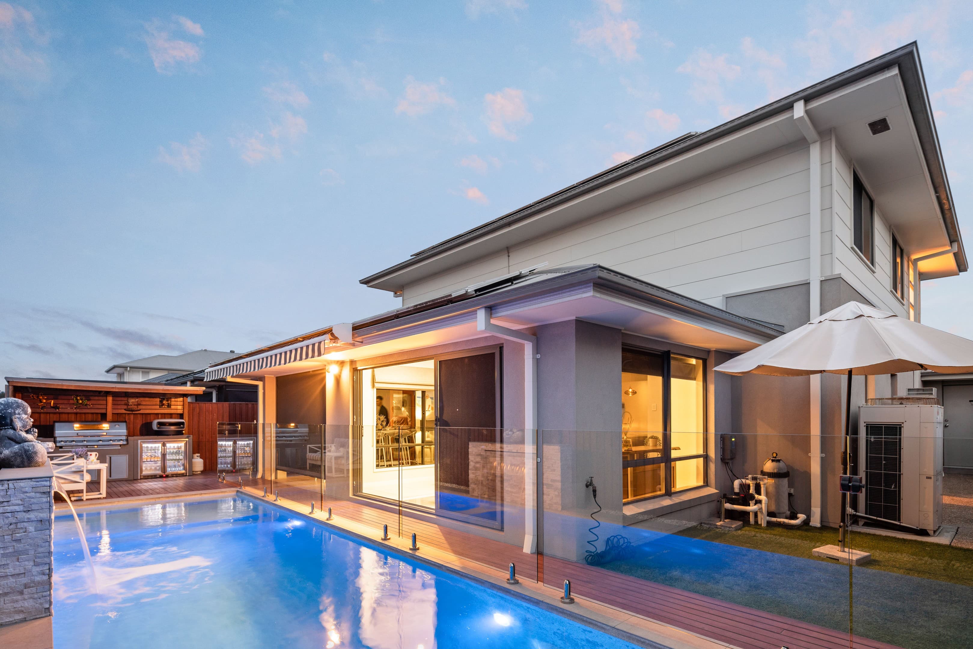17 Forest Court, Helensvale — photo 1 of 5