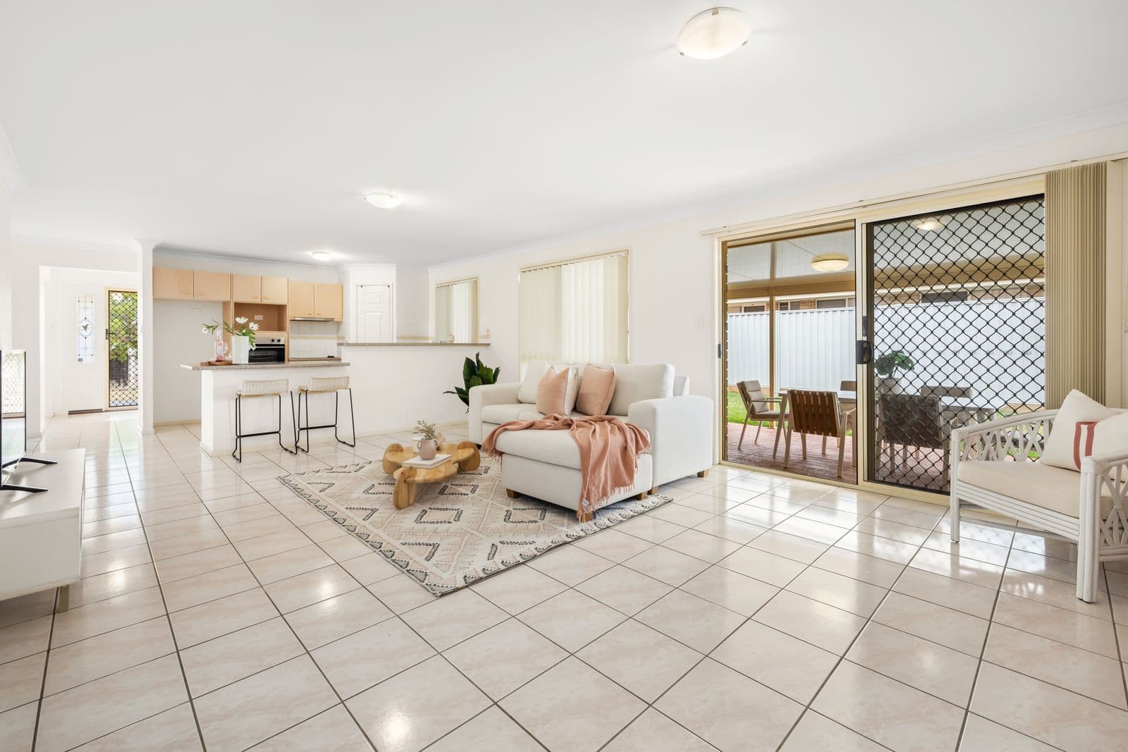 8 Crestlea Street, Victoria Point, Victoria Point — photo 1 of 7