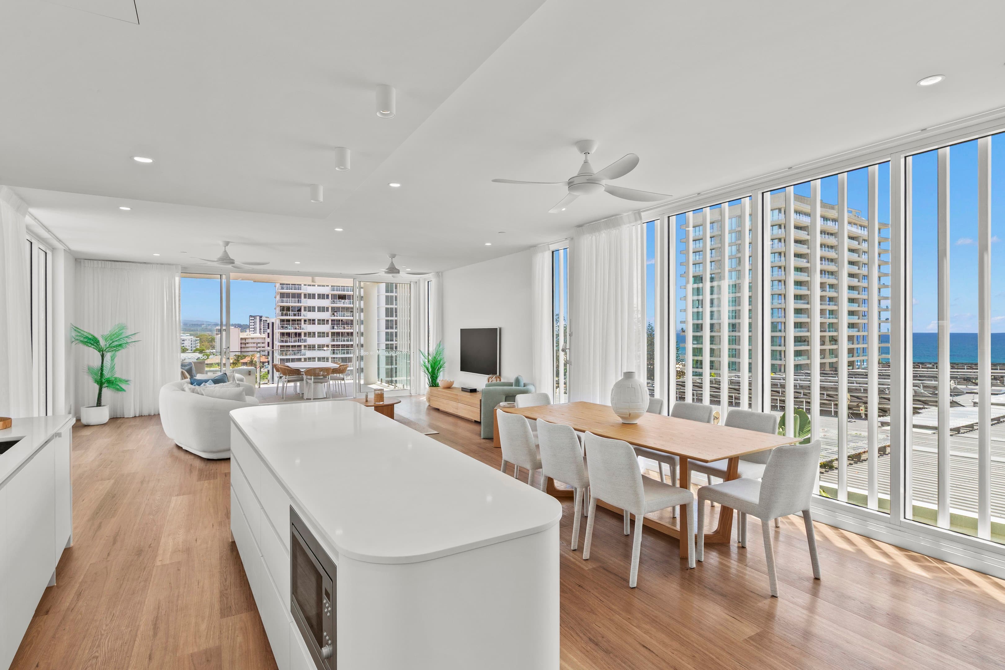 2/13 Rutledge Street, Coolangatta - Image 1
