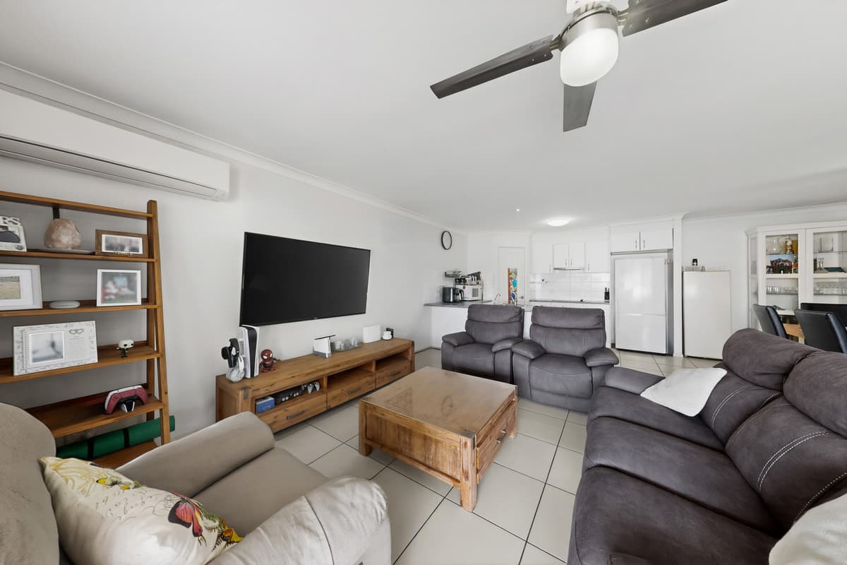 1/13 Robert Street, Loganlea - Image 1