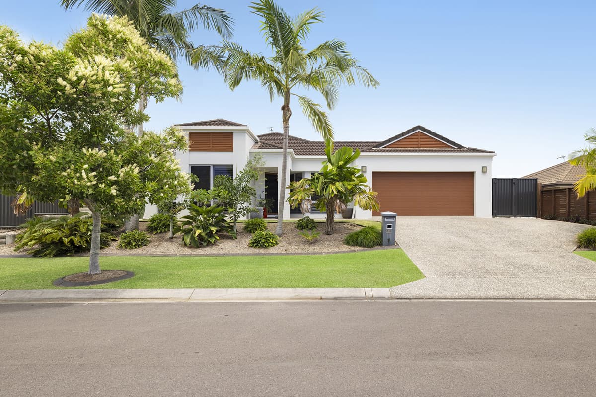 35 Hillview Crescent, Little Mountain — photo 1 of 5