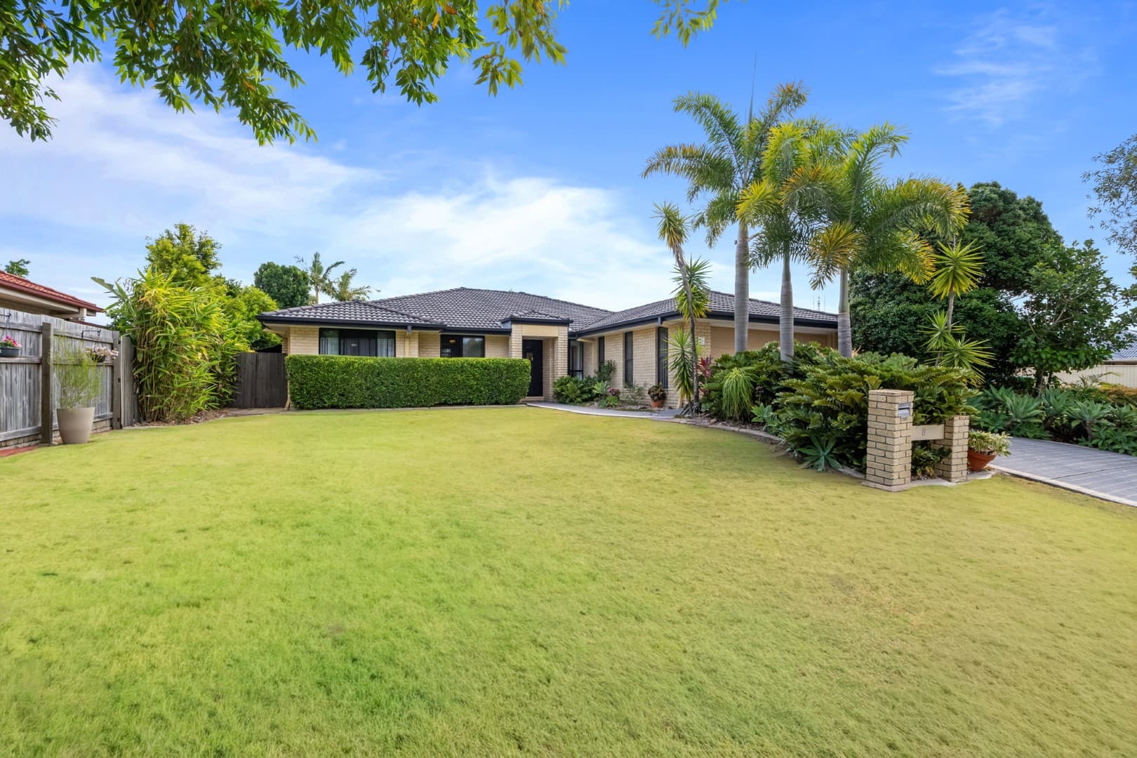 8 Undanbi Place, Pelican Waters — photo 1 of 5