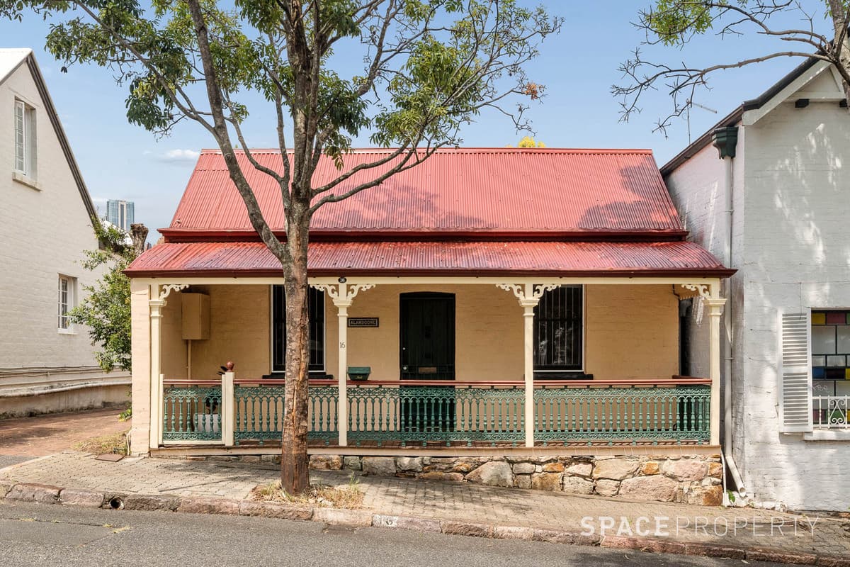 16 Victoria Street, Spring Hill - Image 1