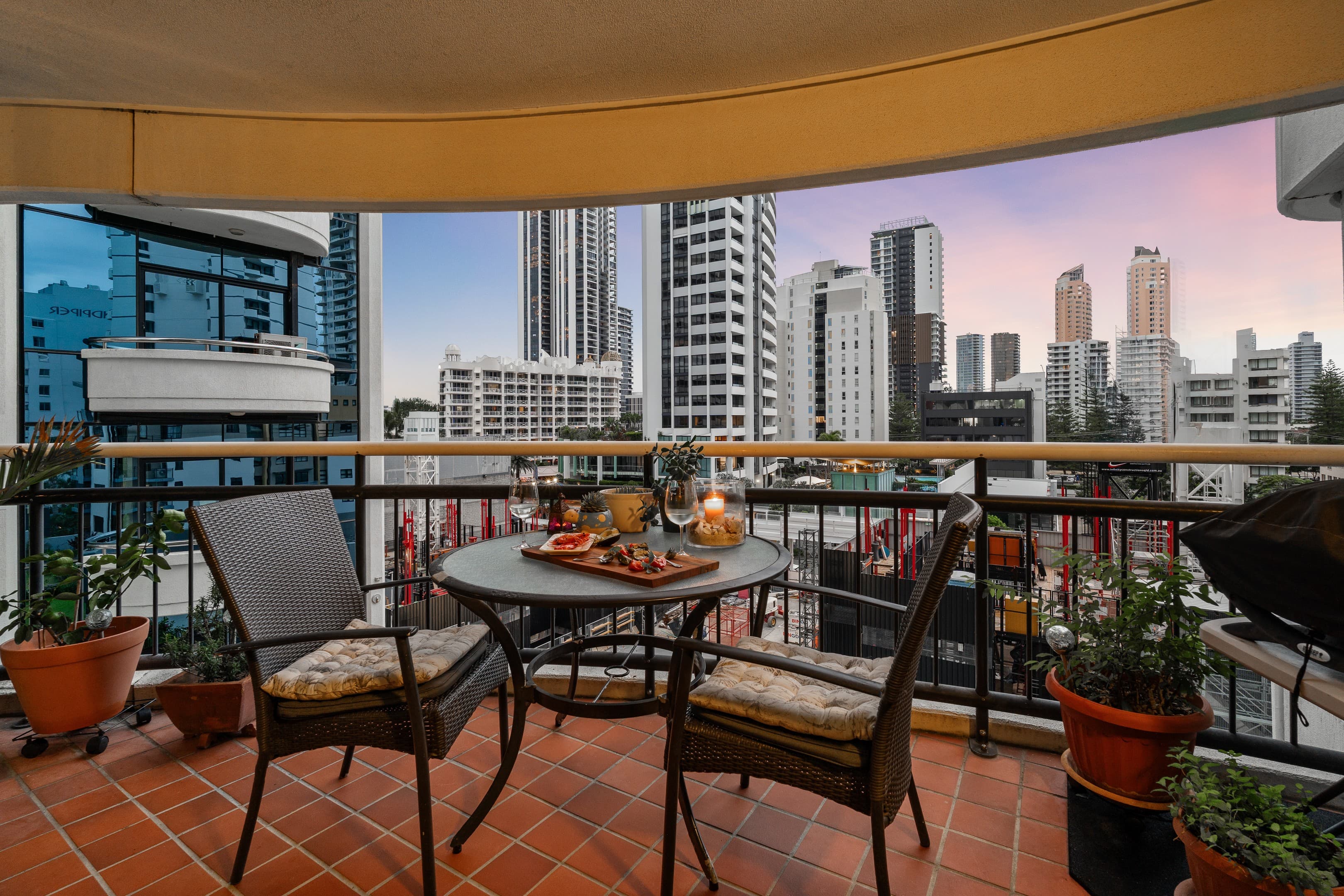 071/15 Victoria Avenue, Broadbeach — photo 1 of 5