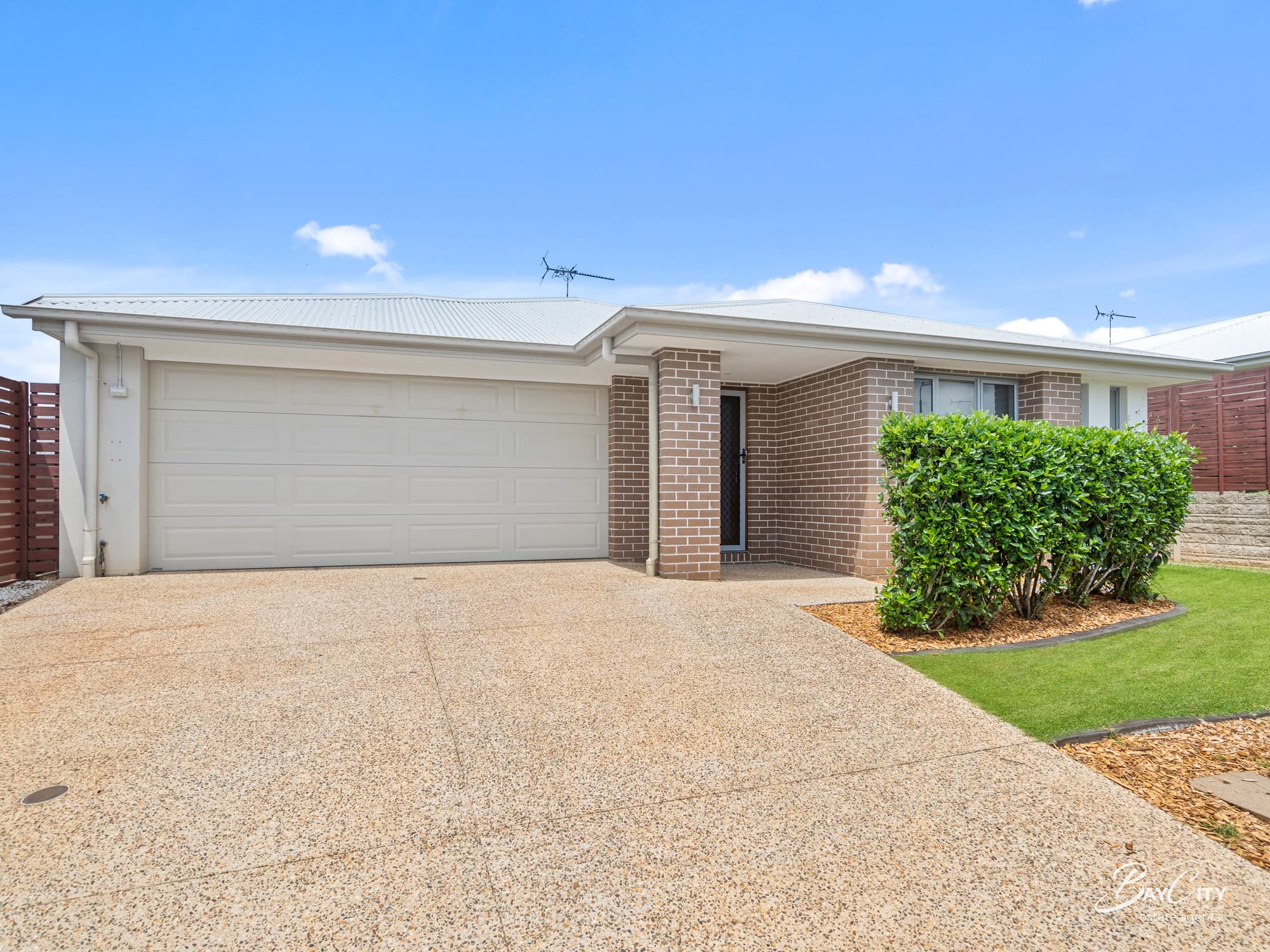 21 Rowe Crescent, Thornlands, Thornlands — photo 1 of 5