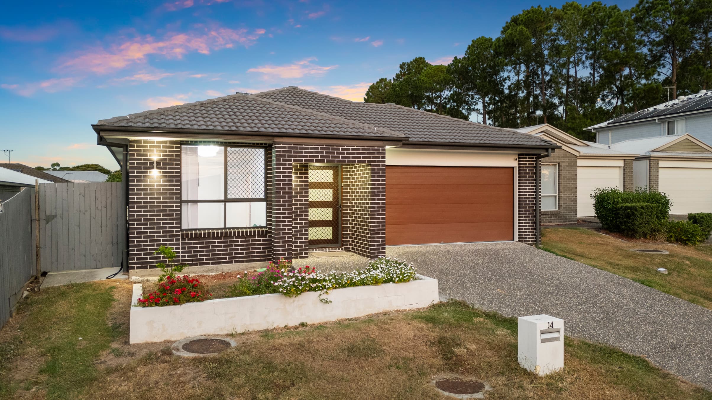 14 Kelly Place, Loganlea — photo 1 of 5
