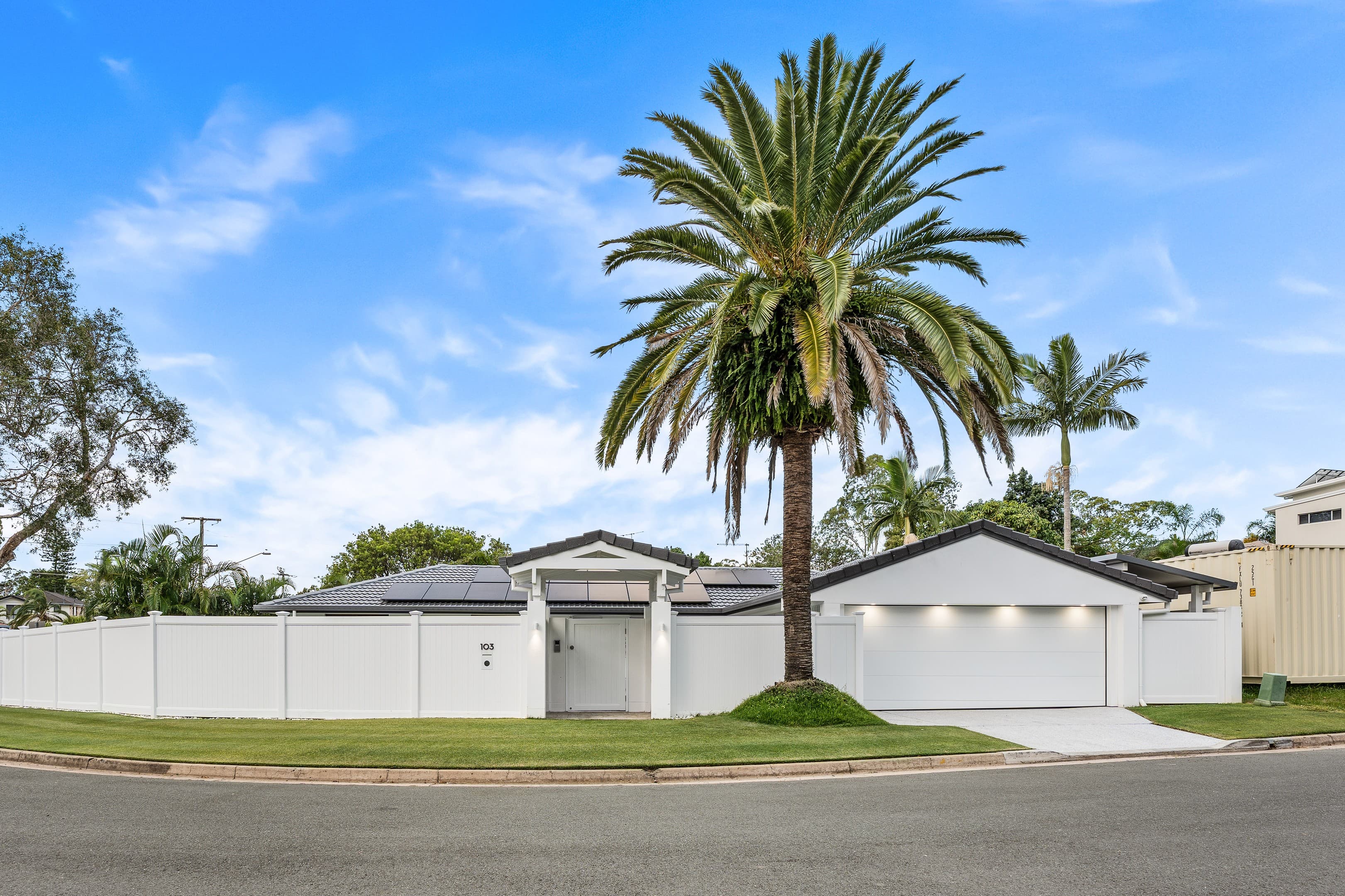 103 Yangoora Crescent, Ashmore, Ashmore — photo 1 of 5