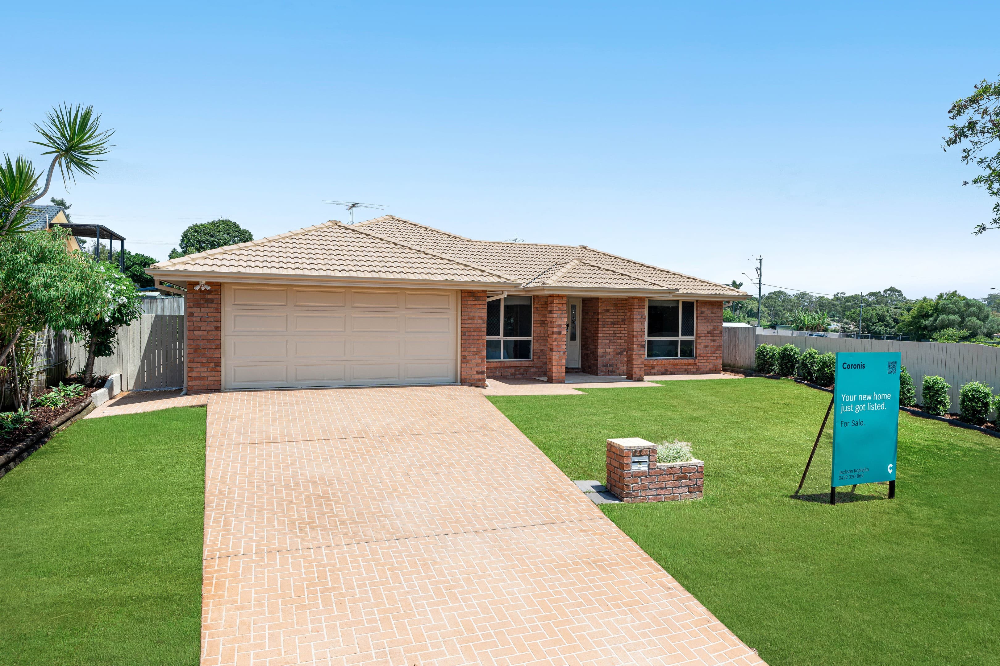 27 Carinyan Drive, Birkdale, Birkdale — photo 1 of 5