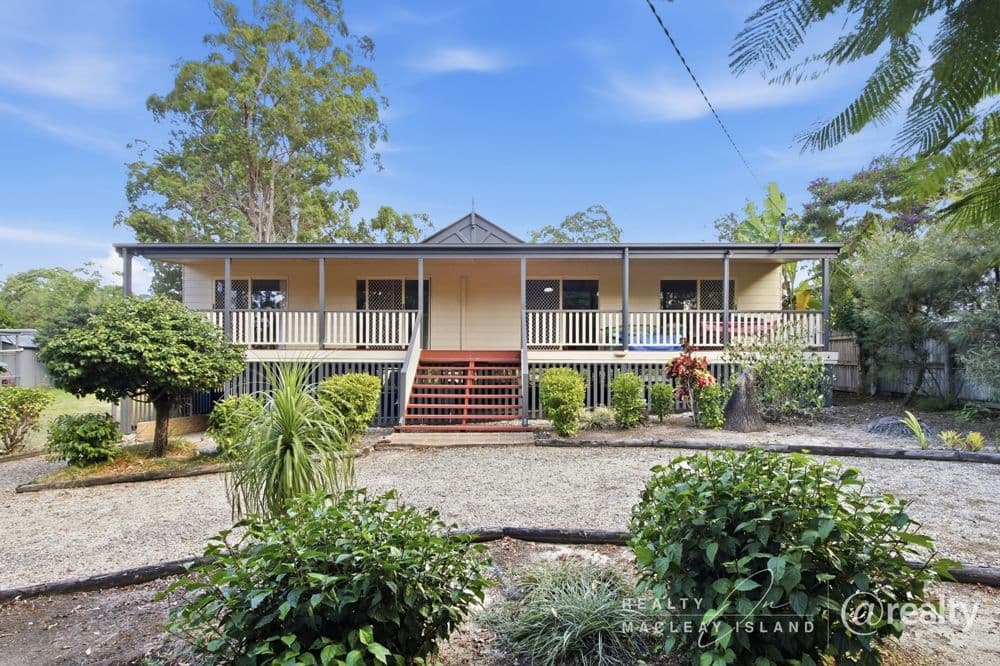 18 Wharf Street, Macleay Island - Image 1