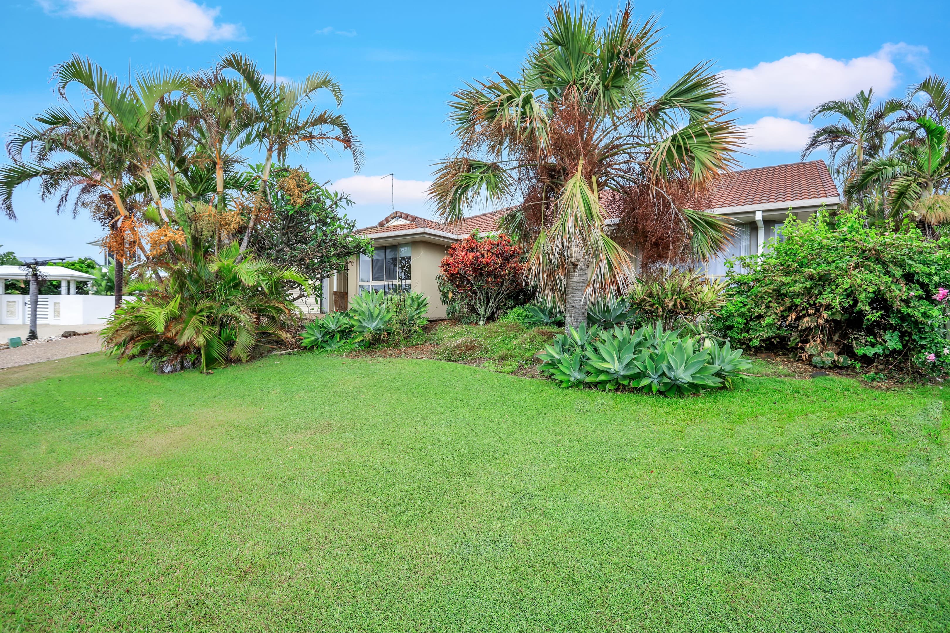 8 Oceanview St, Bargara — photo 1 of 5