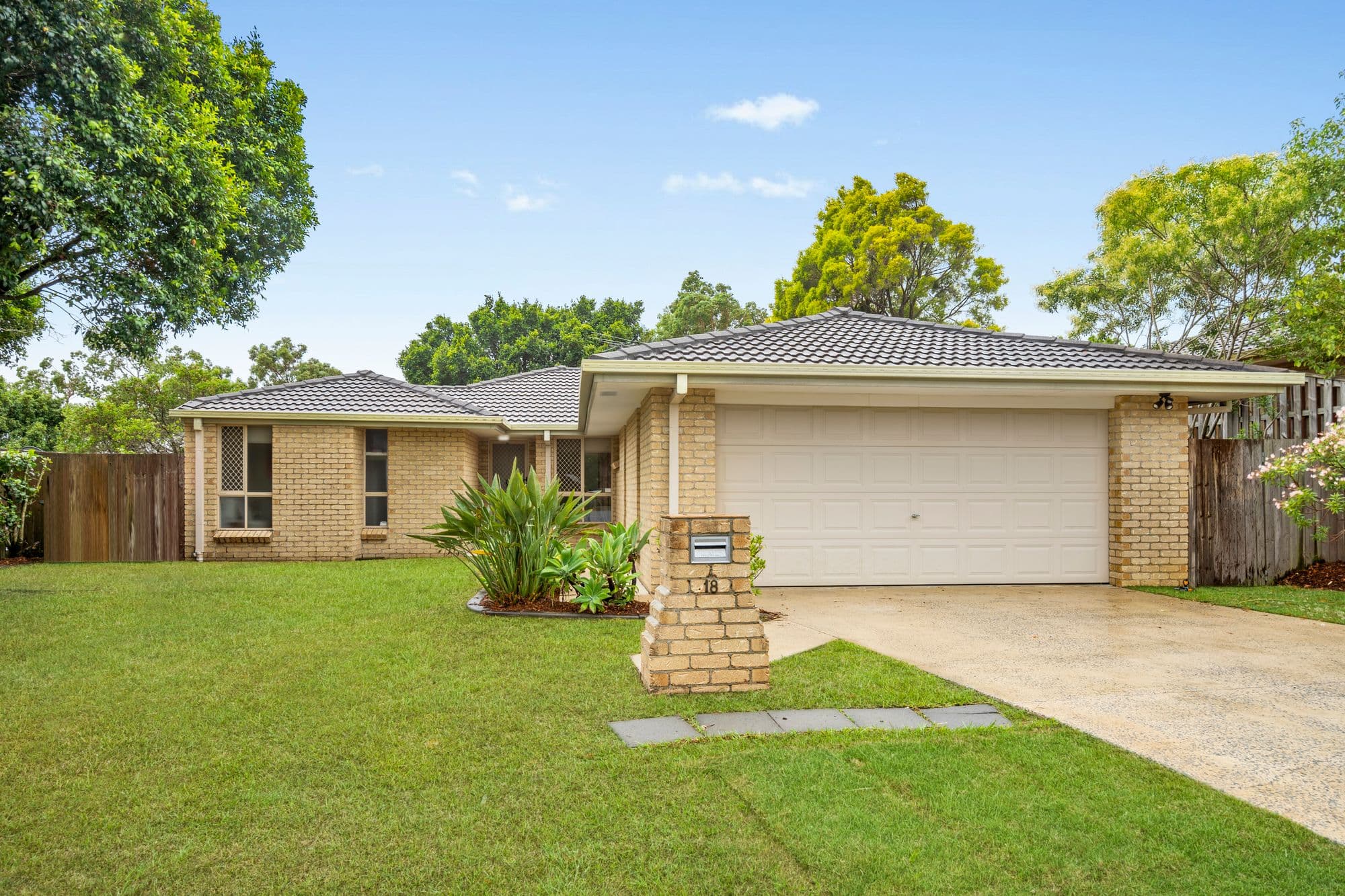 18 Somersby Street, Seventeen Mile Rocks - Image 1