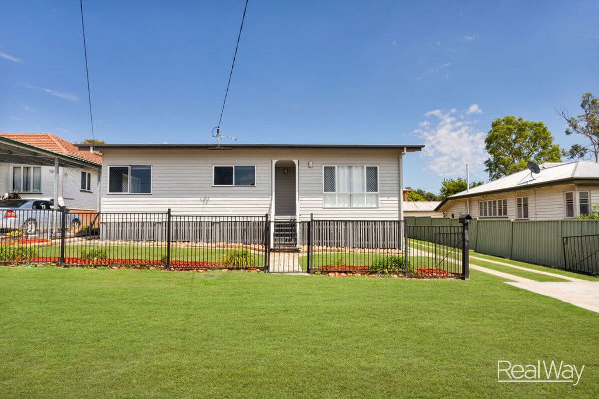 3 Dorothy Street, Silkstone, Silkstone — photo 1 of 5