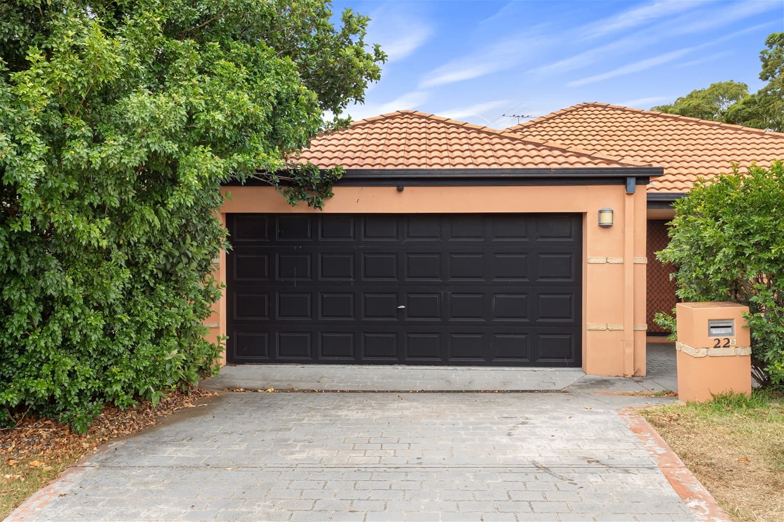 22 Holland Crescent, Wynnum West — photo 1 of 5