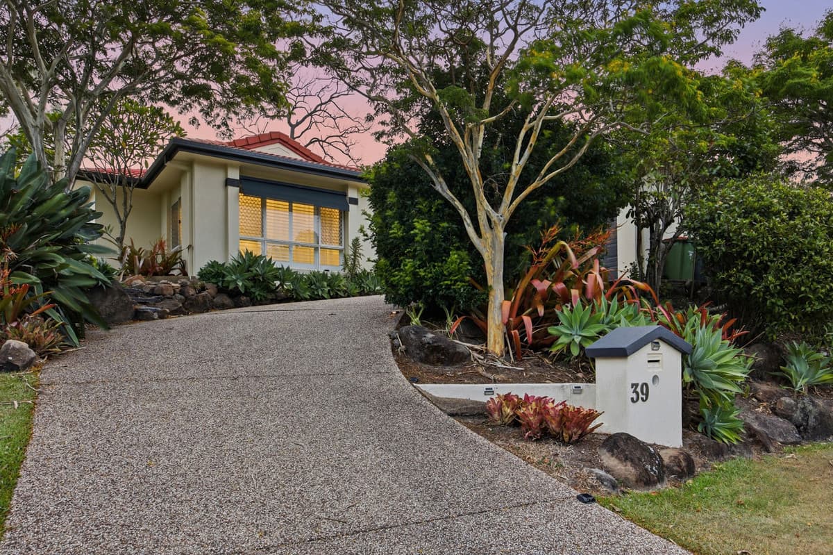 39 Canada Place, Arundel, Arundel — photo 1 of 5