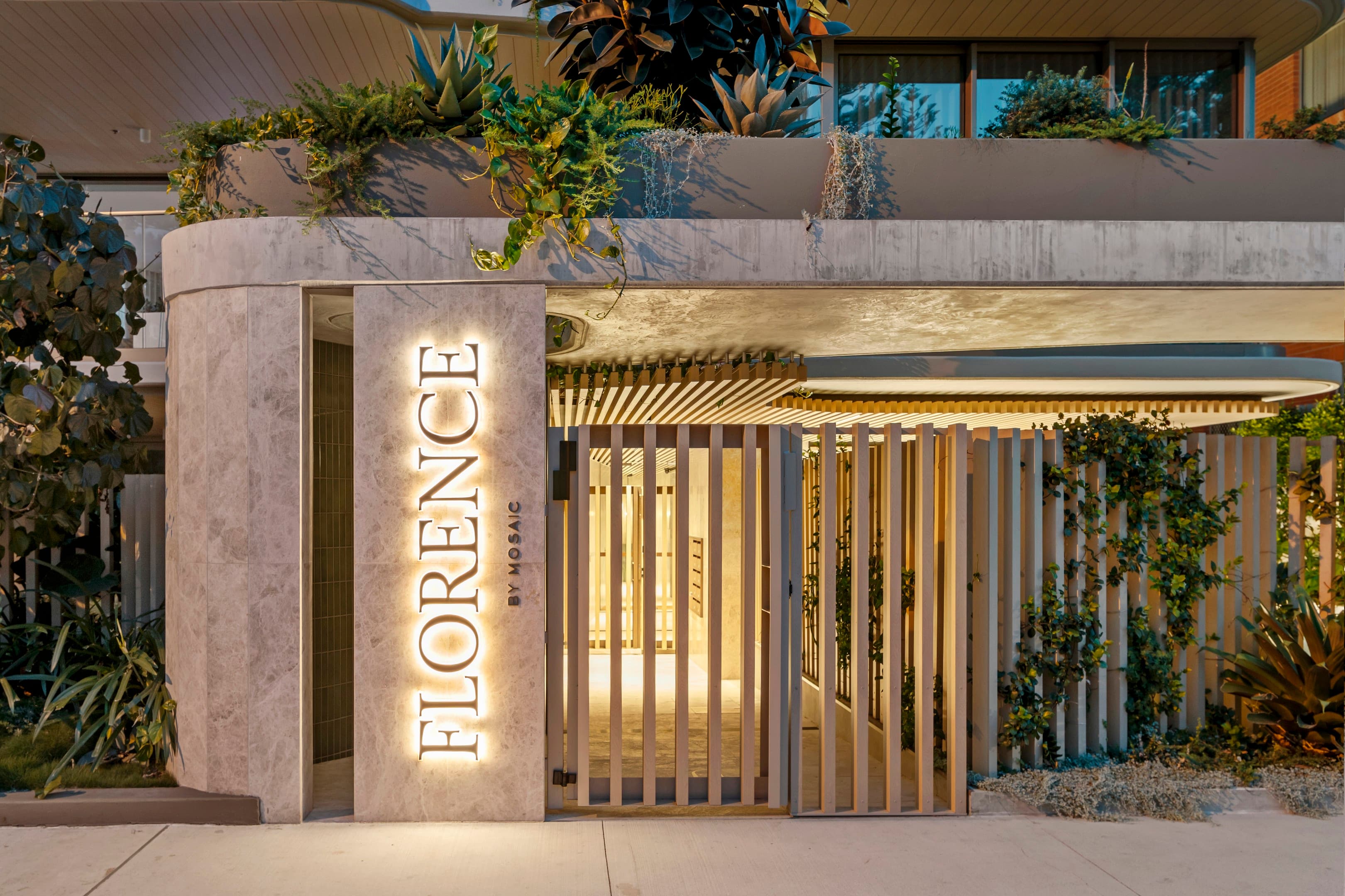 3/42 The Esplanade, Burleigh Heads - Image 1