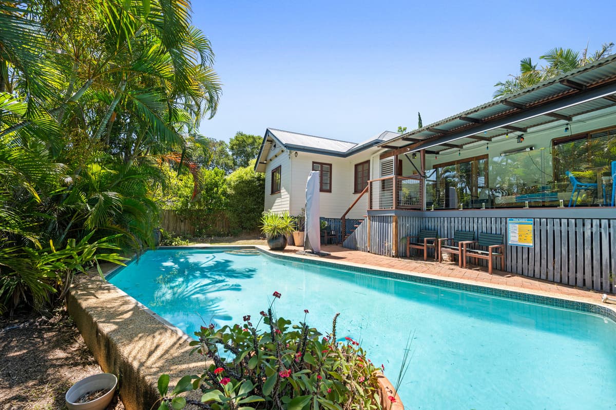 32 Lawn Street, Holland Park - Image 1