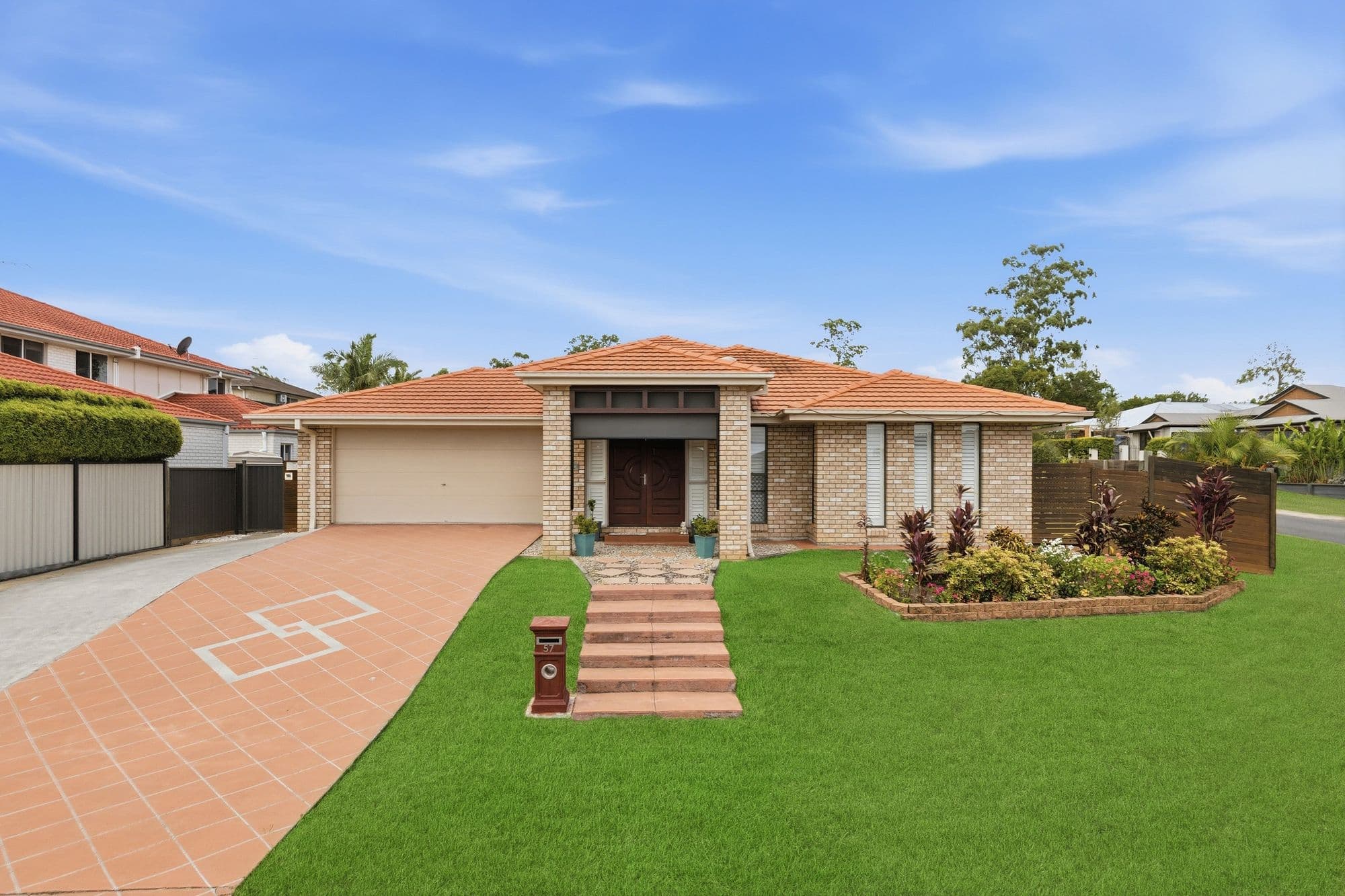 57 Woodlark Crescent, Parkinson, Parkinson — photo 1 of 5