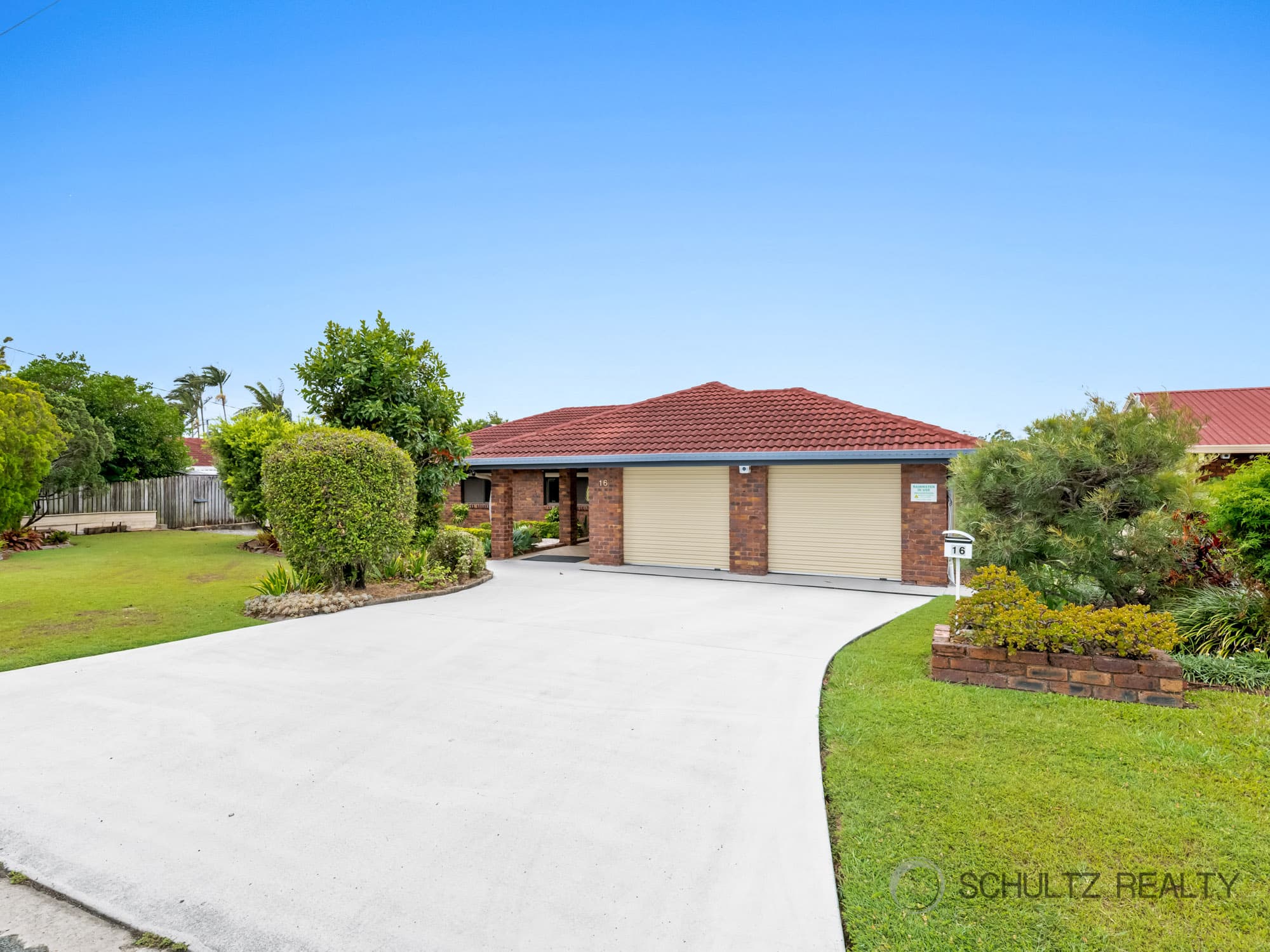 16 Robert Stanley Drive, Mount Warren Park, Mount Warren Park — photo 1 of 5
