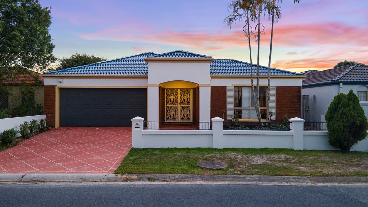 25 Gardendale Crescent, Burleigh Waters, Burleigh Waters — photo 1 of 5