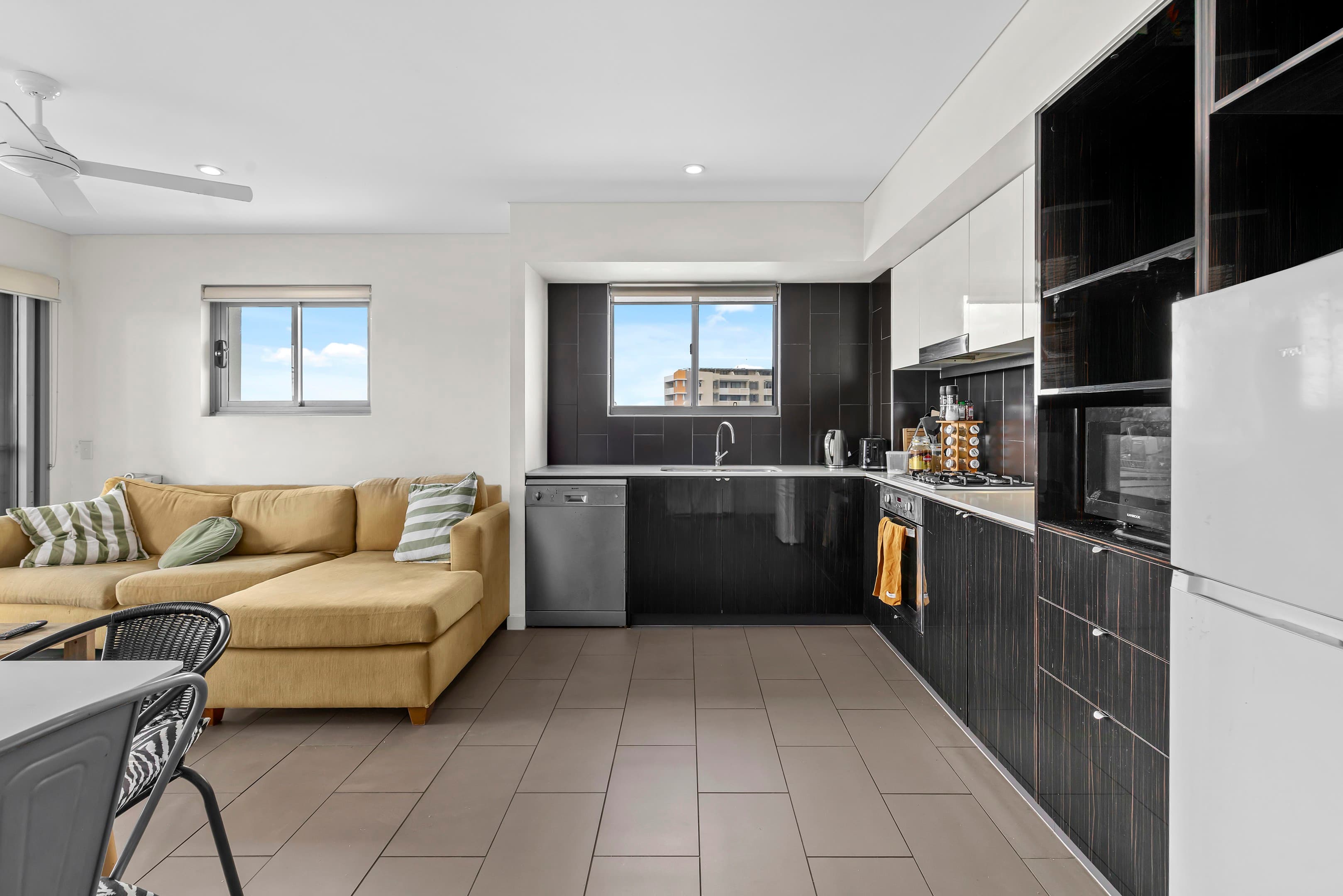 512/428 Hamilton Road, Chermside - Image 1