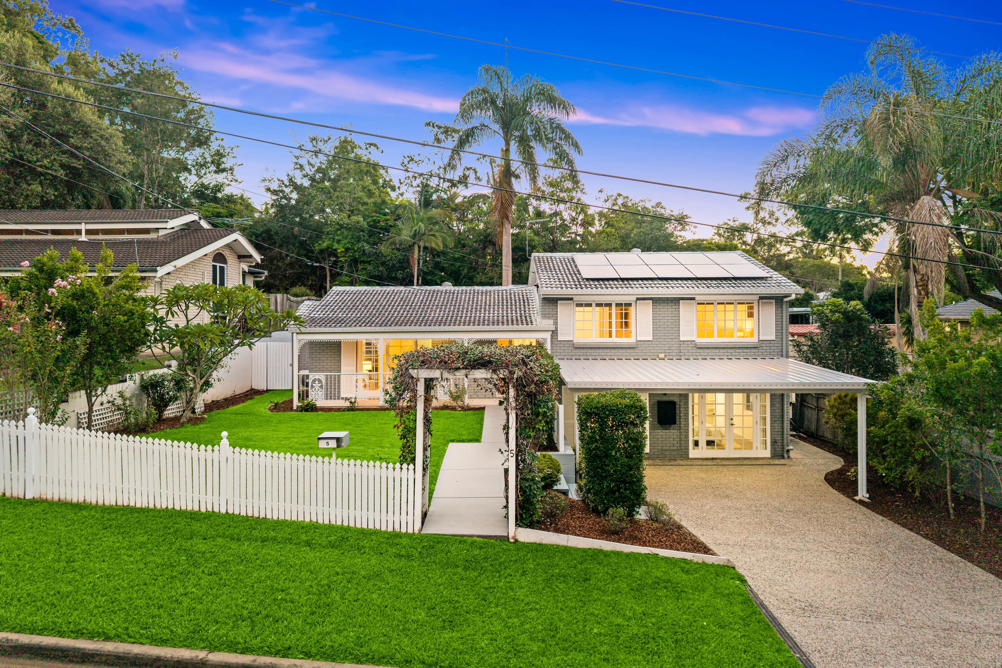 5 Stardust Street, Kenmore, Kenmore — photo 1 of 5