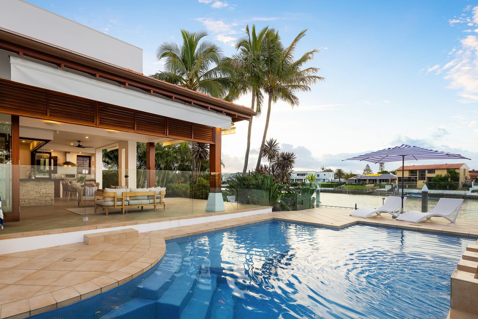 289 Monaco Street, Broadbeach Waters, Broadbeach Waters — photo 1 of 5