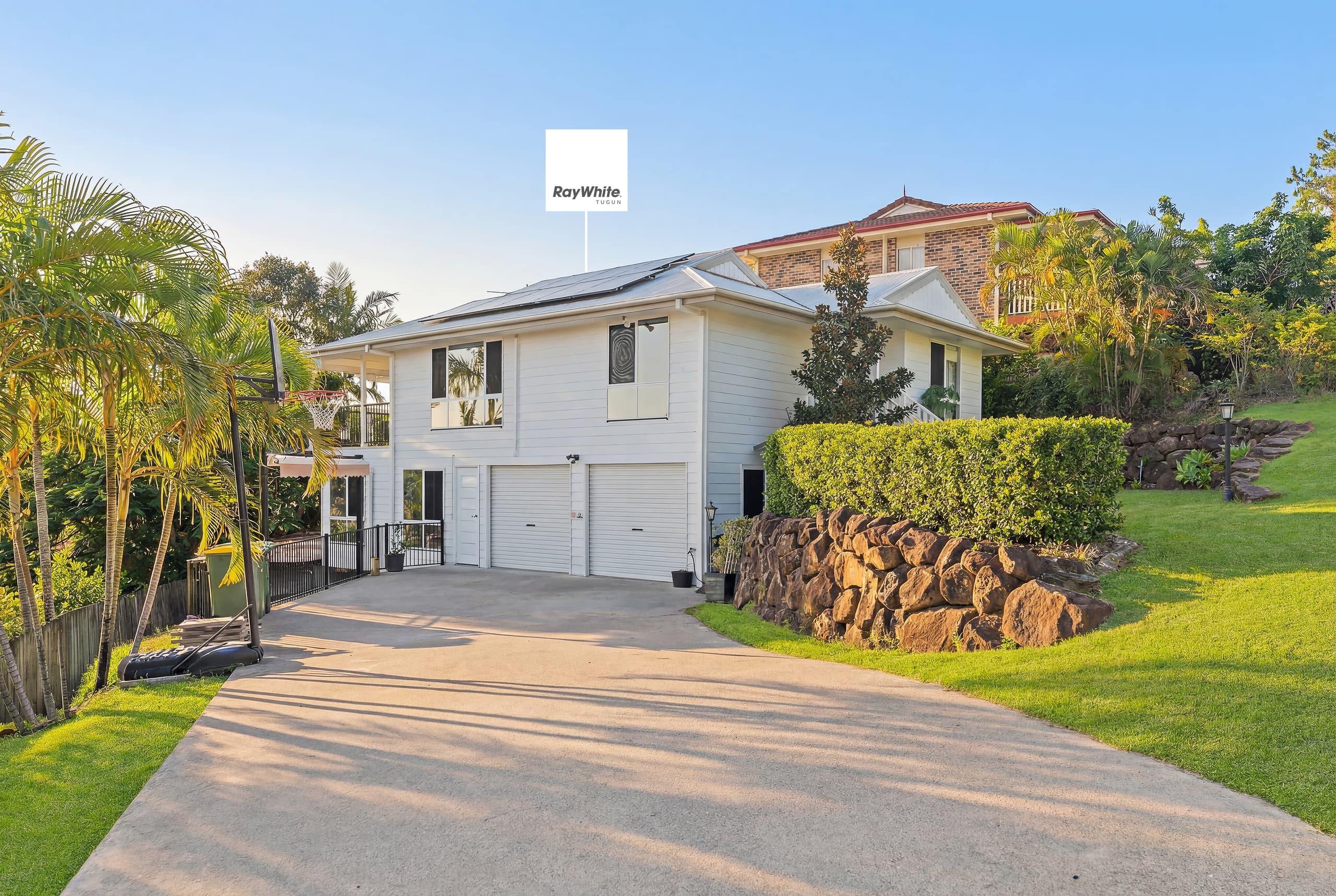 4 Correa Court, Elanora, Elanora — photo 1 of 5