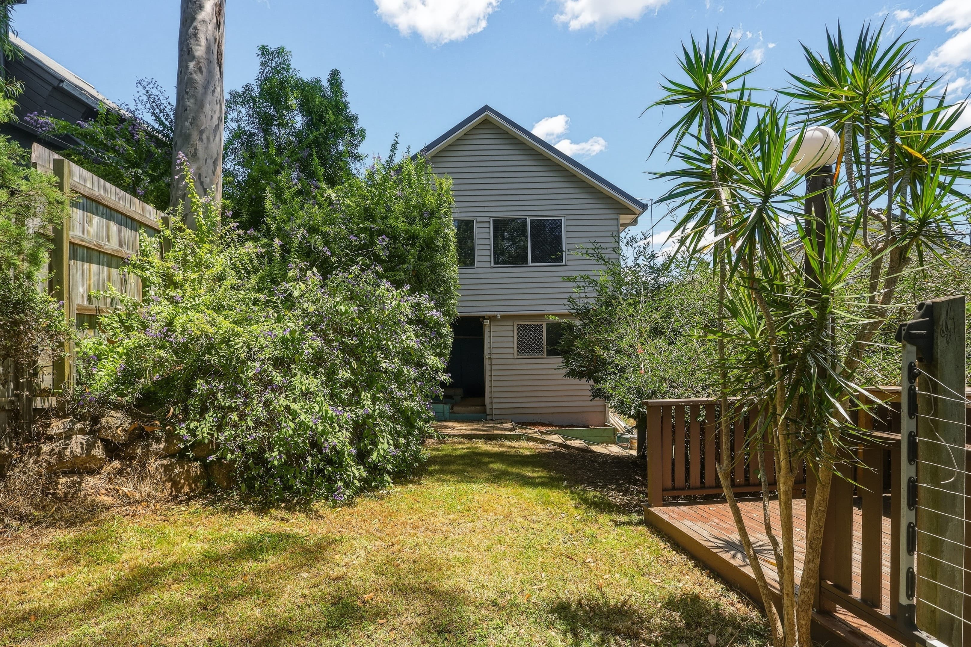 20 Henderson Road, Everton Hills, Everton Hills — photo 1 of 5