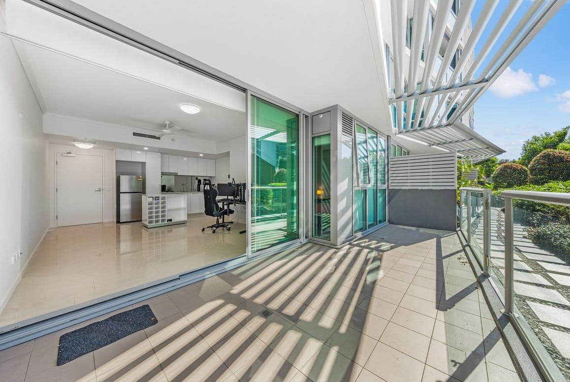 10004/8 Harbour Road, Hamilton, Hamilton — photo 1 of 5