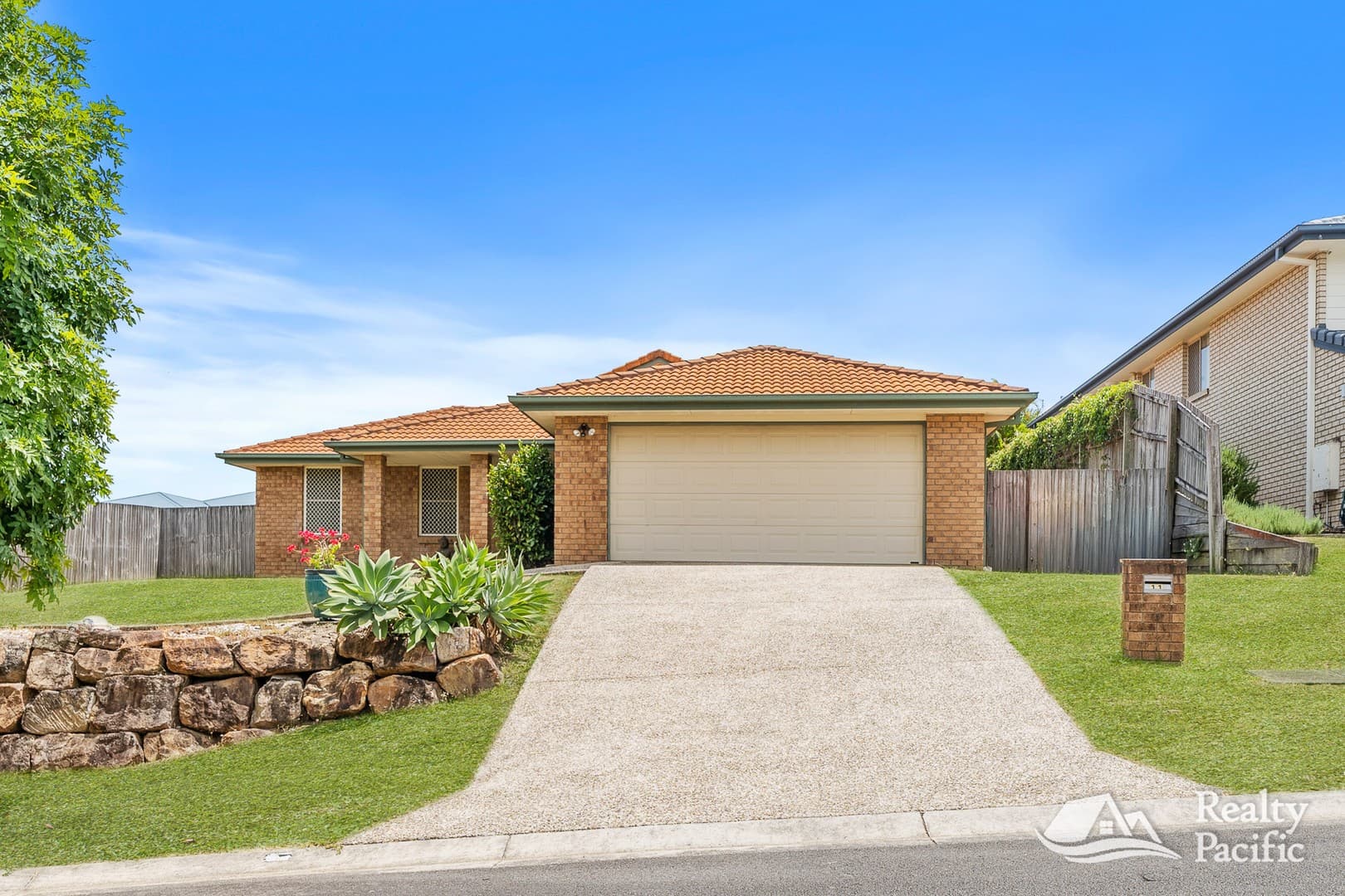11 Appleton St, Carindale — photo 1 of 5