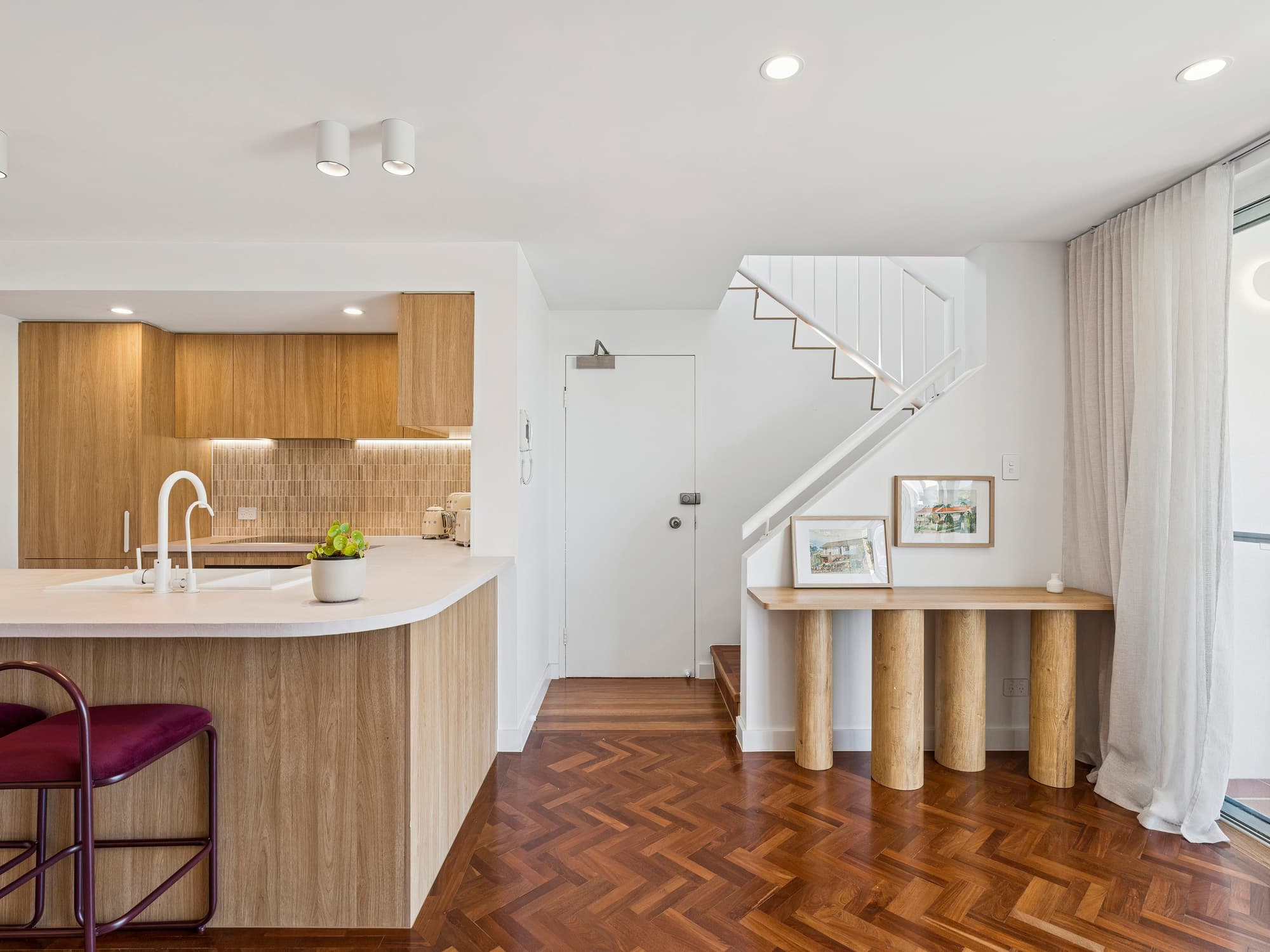 11/7 Whiting Street, Labrador, Labrador — photo 1 of 5