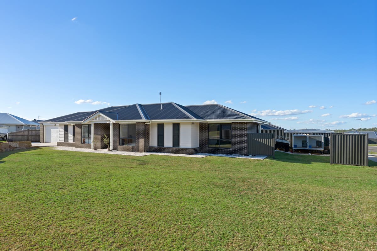2 Rosemoor Court, Torrington, Torrington — photo 1 of 5