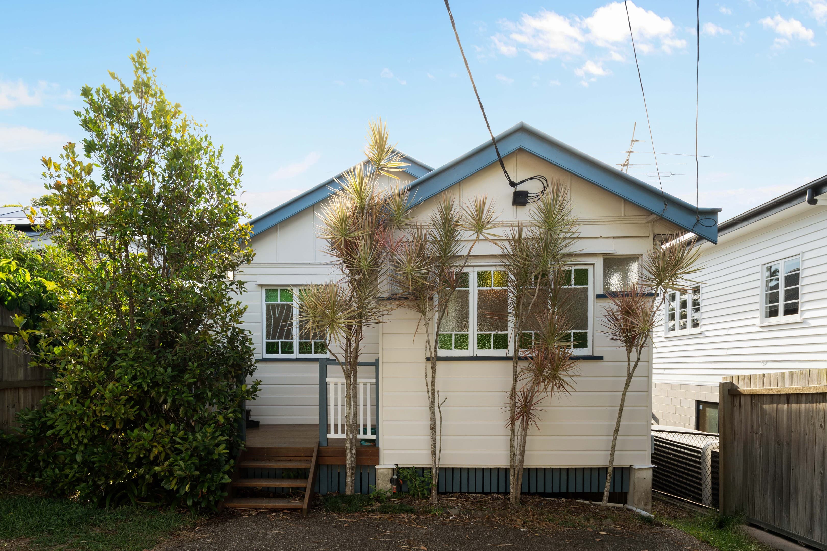13 Hall Avenue, Norman Park, Norman Park — photo 1 of 5